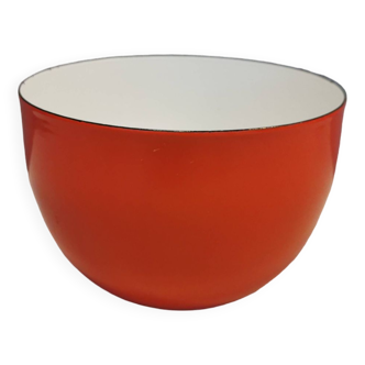 Enamel bowl in red and white designed by Kaj Franck for Arabia Finland in the early 1960s