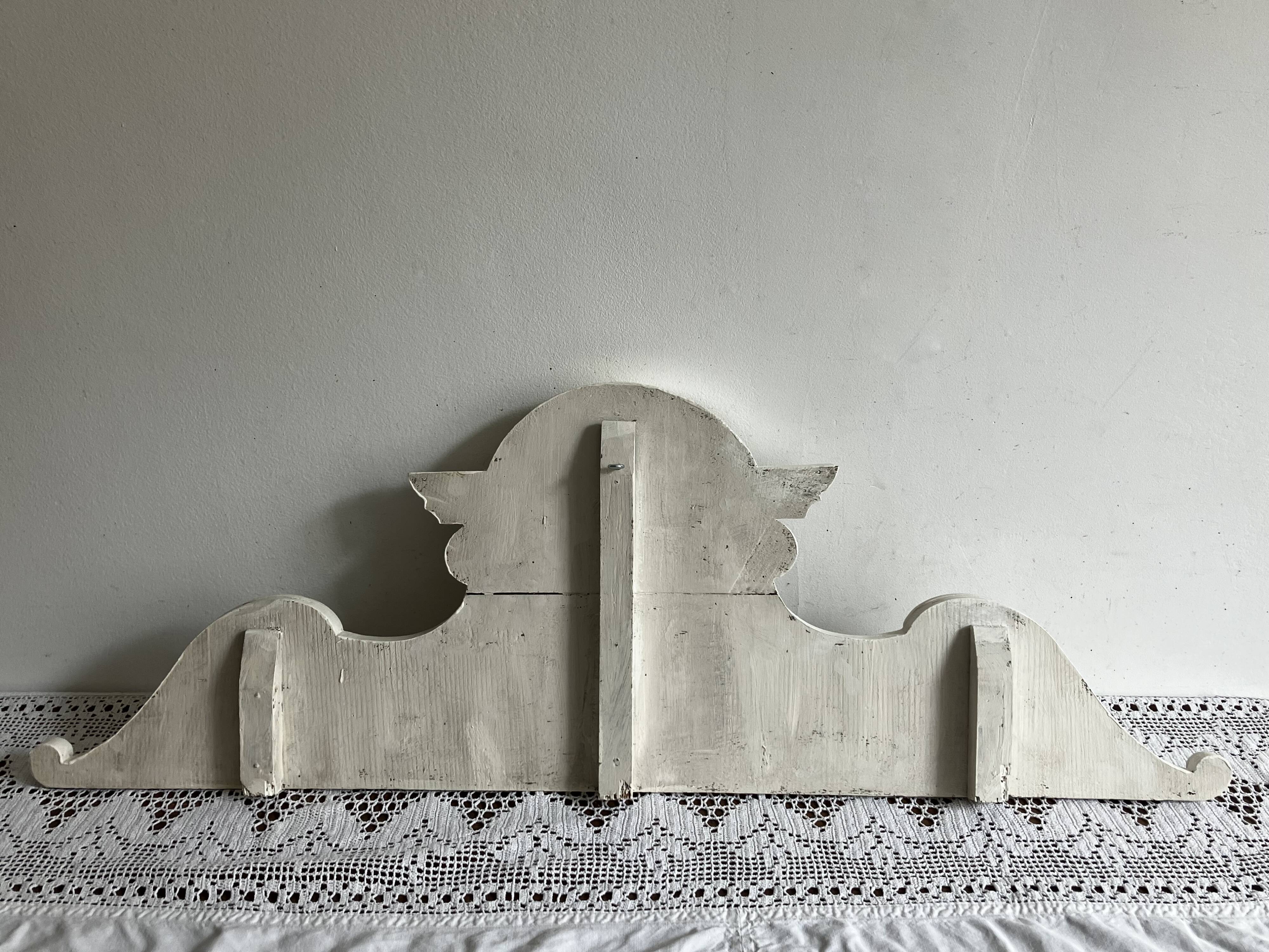 Fronton en bois, décoration
