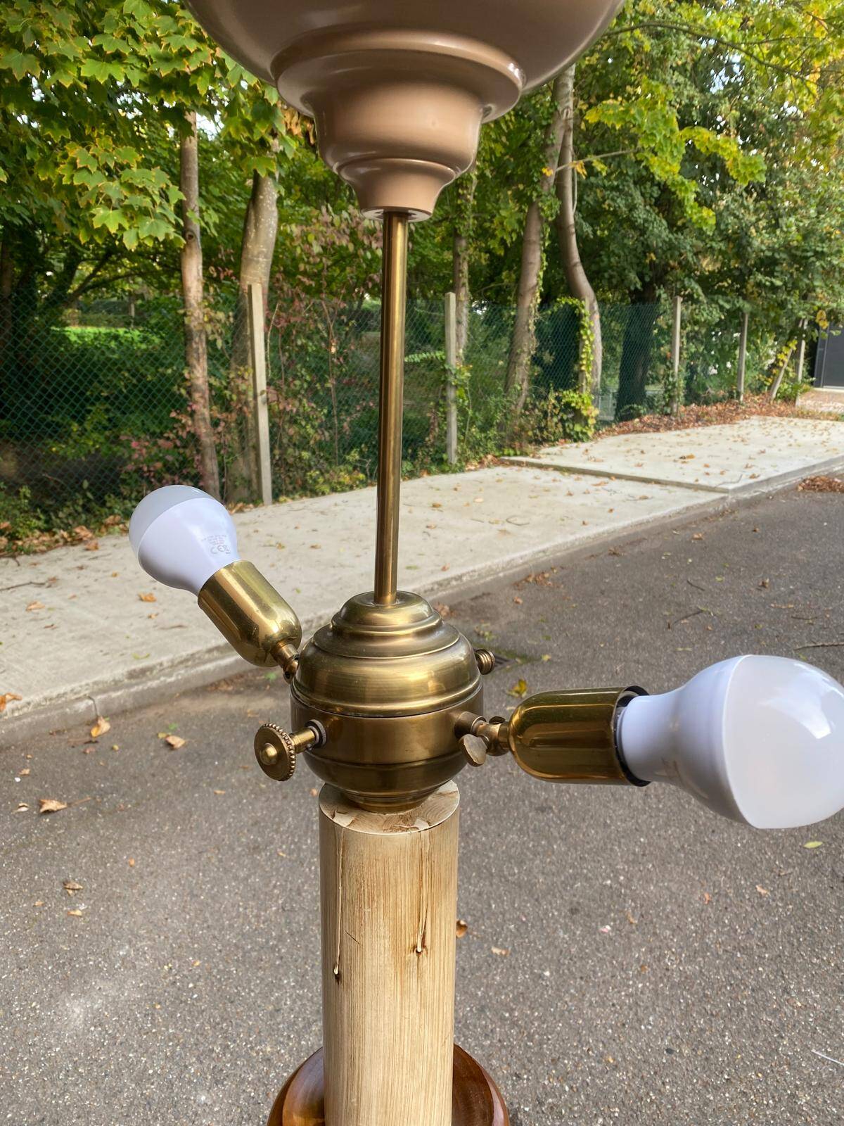 Art Deco floor lamp in solid wood and gilded brass