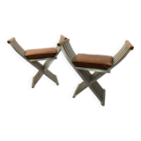 Pair of curule chairs designed by John Vesey, 1958, USA, brushed aluminum, walnut and leather