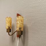 Ancienne applique danoise, avec double source de lumière, en bois de teck, verre de couleur ambre et laiton