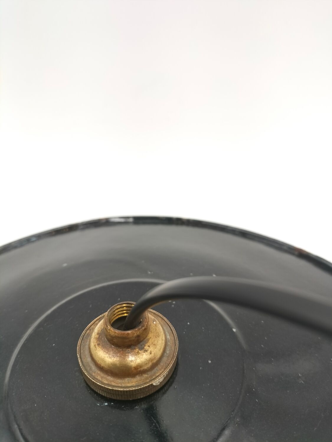 Enamelled sheet metal suspensions