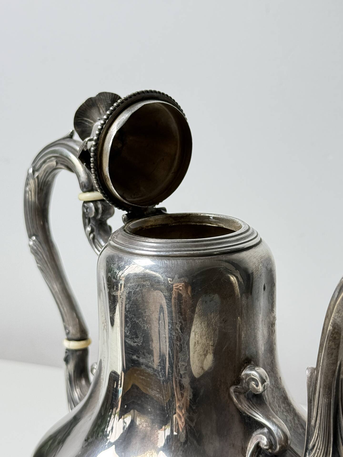 Silver teapot / jug Minerva first standard – Louis XV style