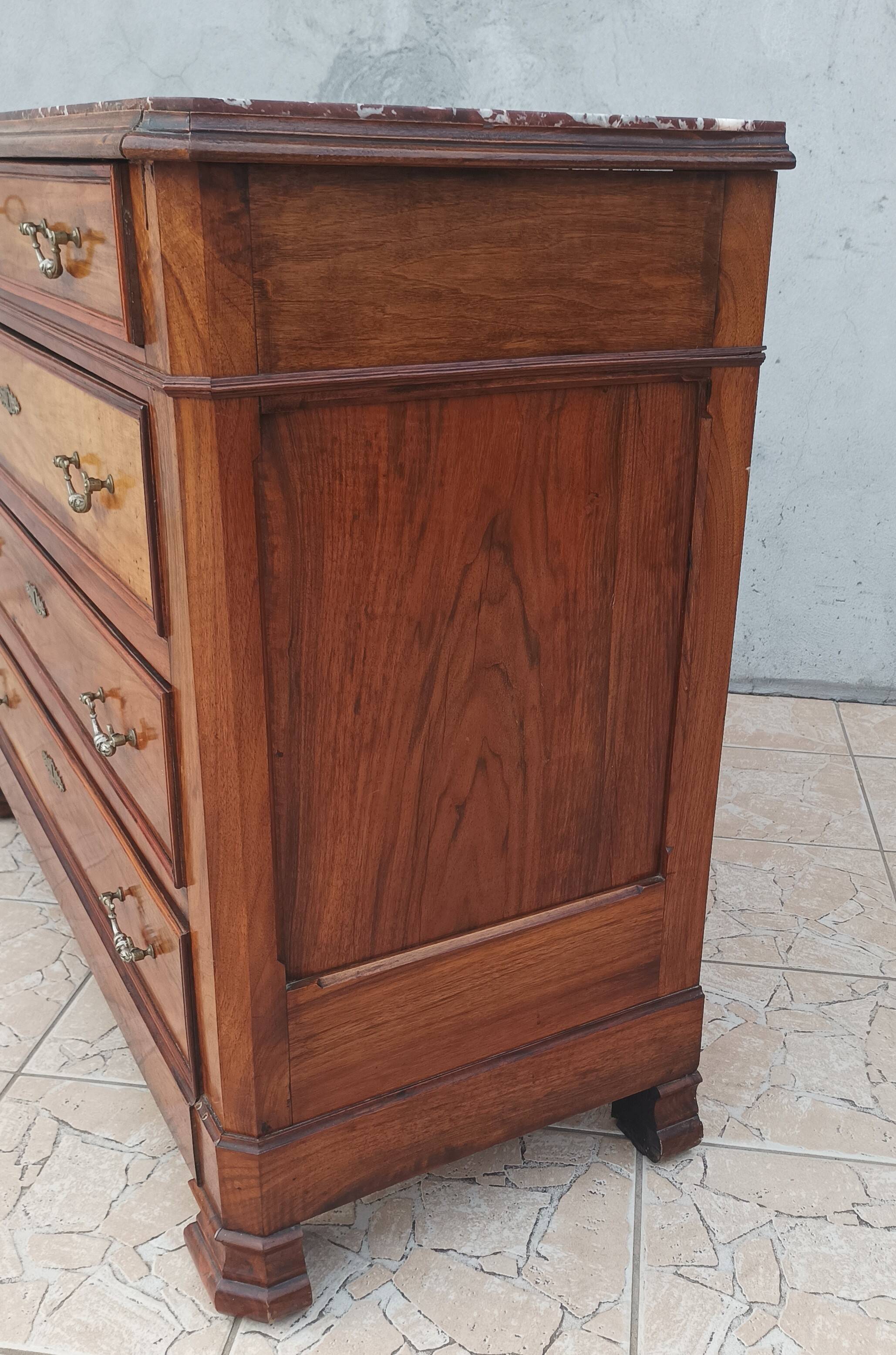 Commode Louis Philippe en noyer