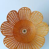 Lustre forme fleur en rotin