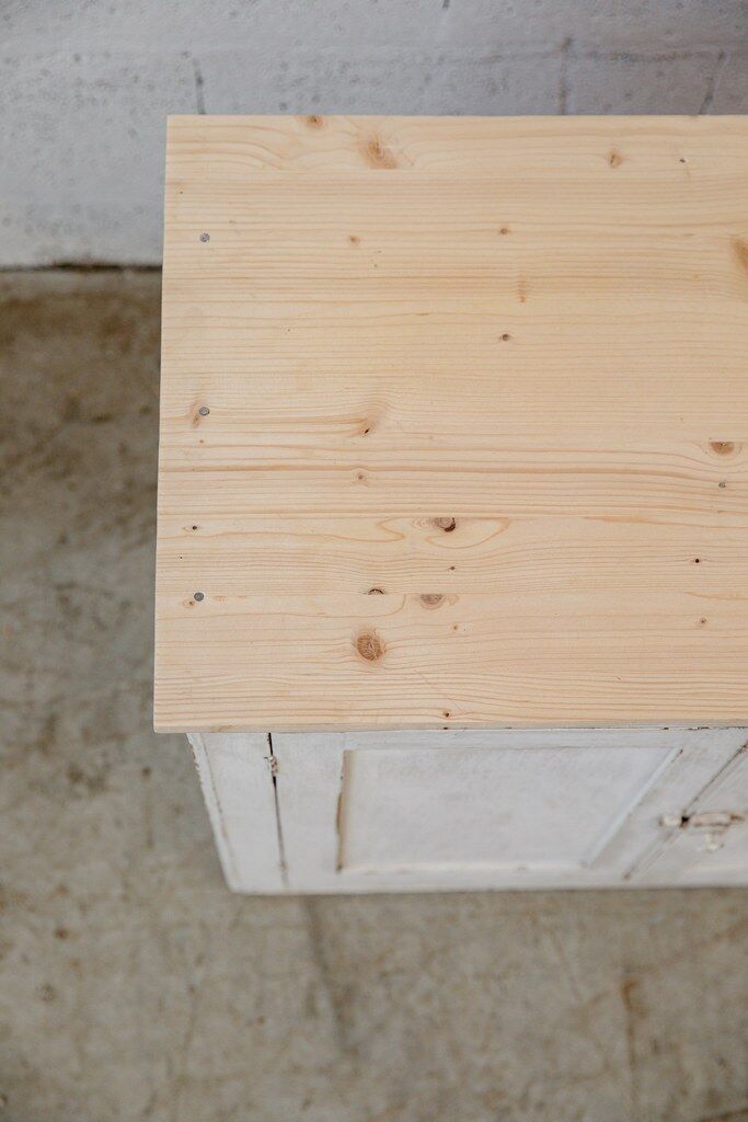 Furniture low white, top fir double door
