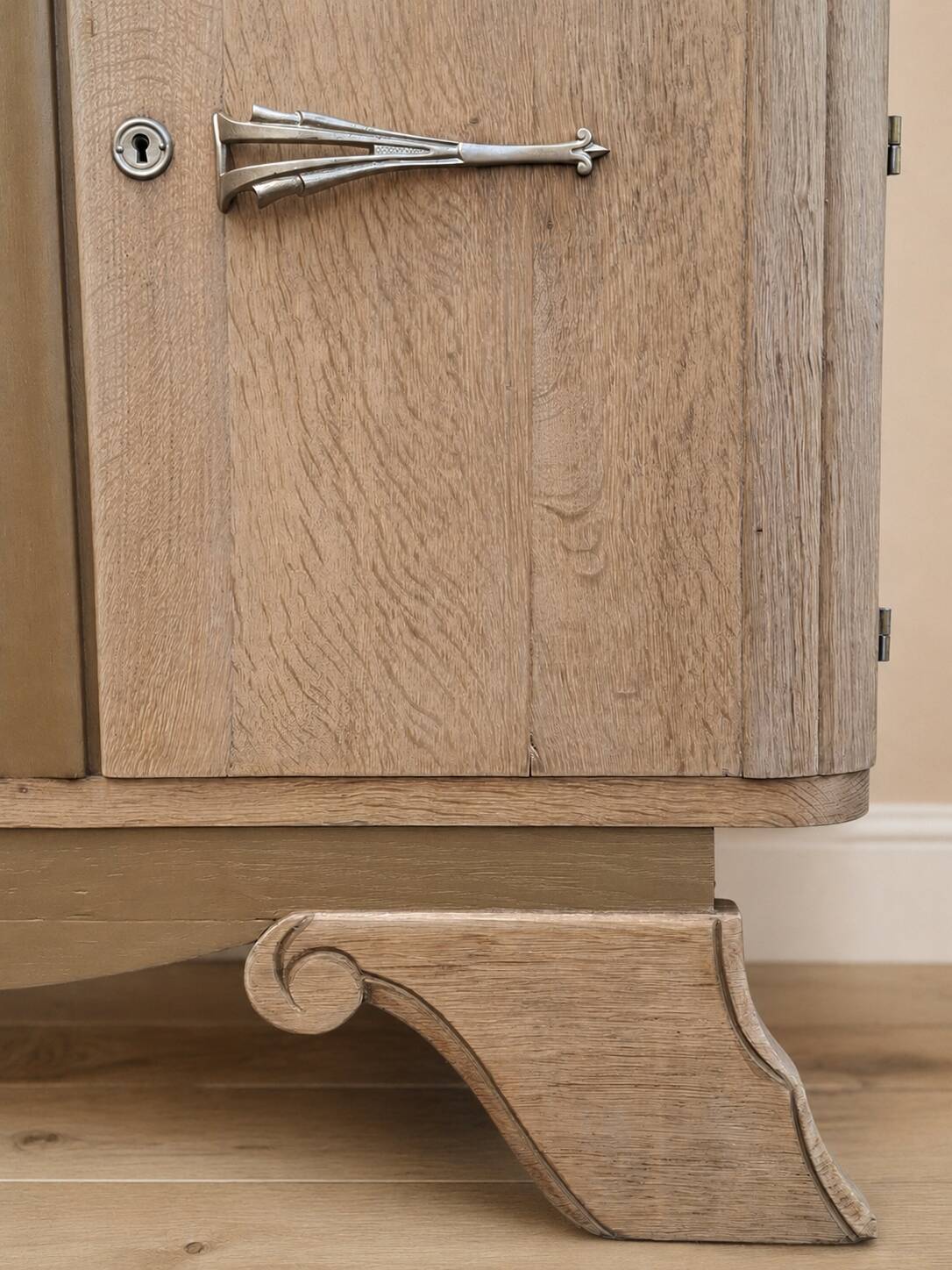 Art deco buffet in solid oak and ochre.