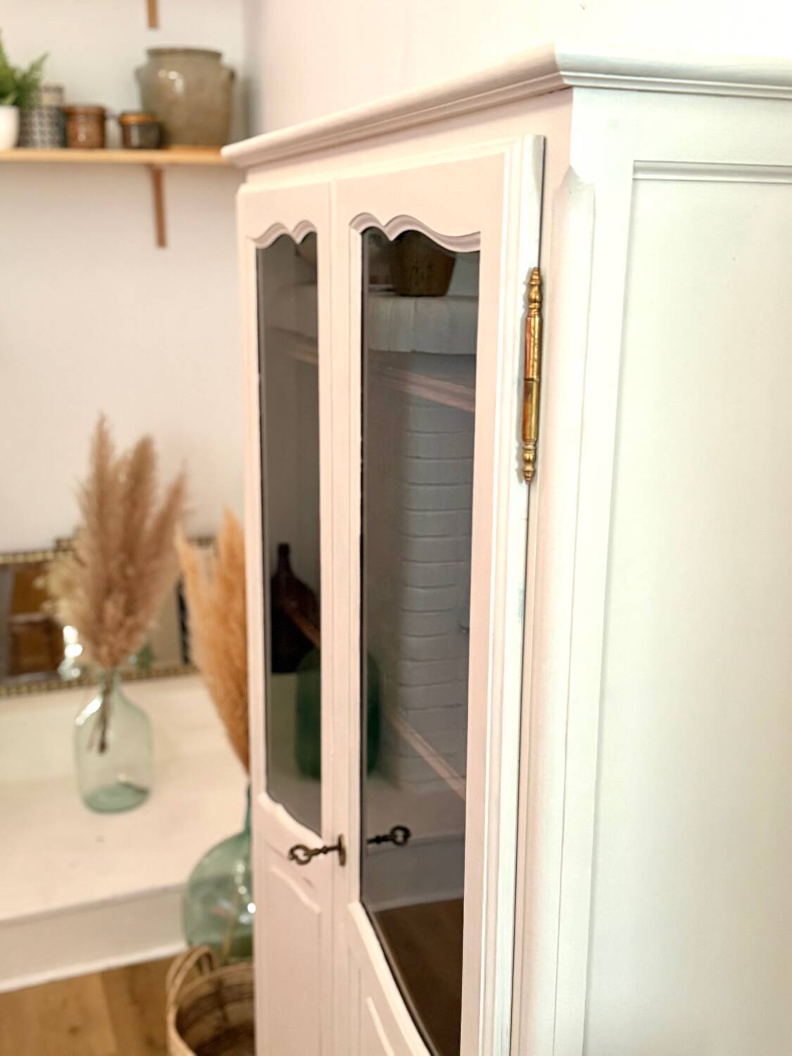 Small display cabinet bookshelf