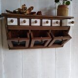 Etagère, distributeur à épices