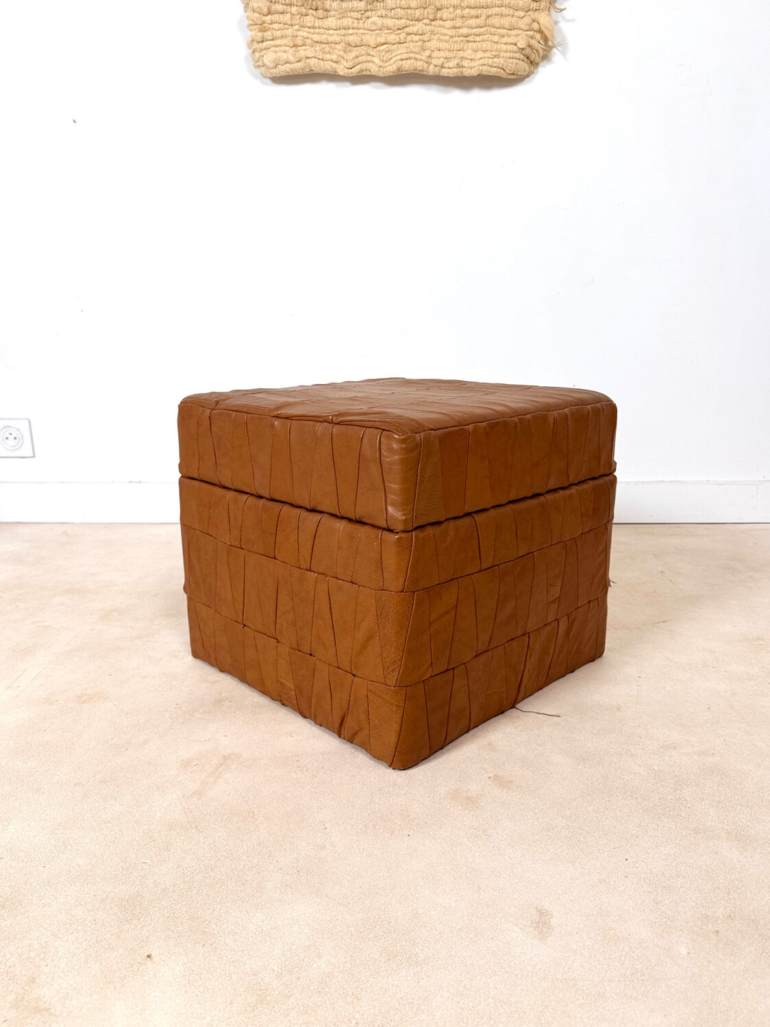 Storage pouffe in the "De Sede" style.