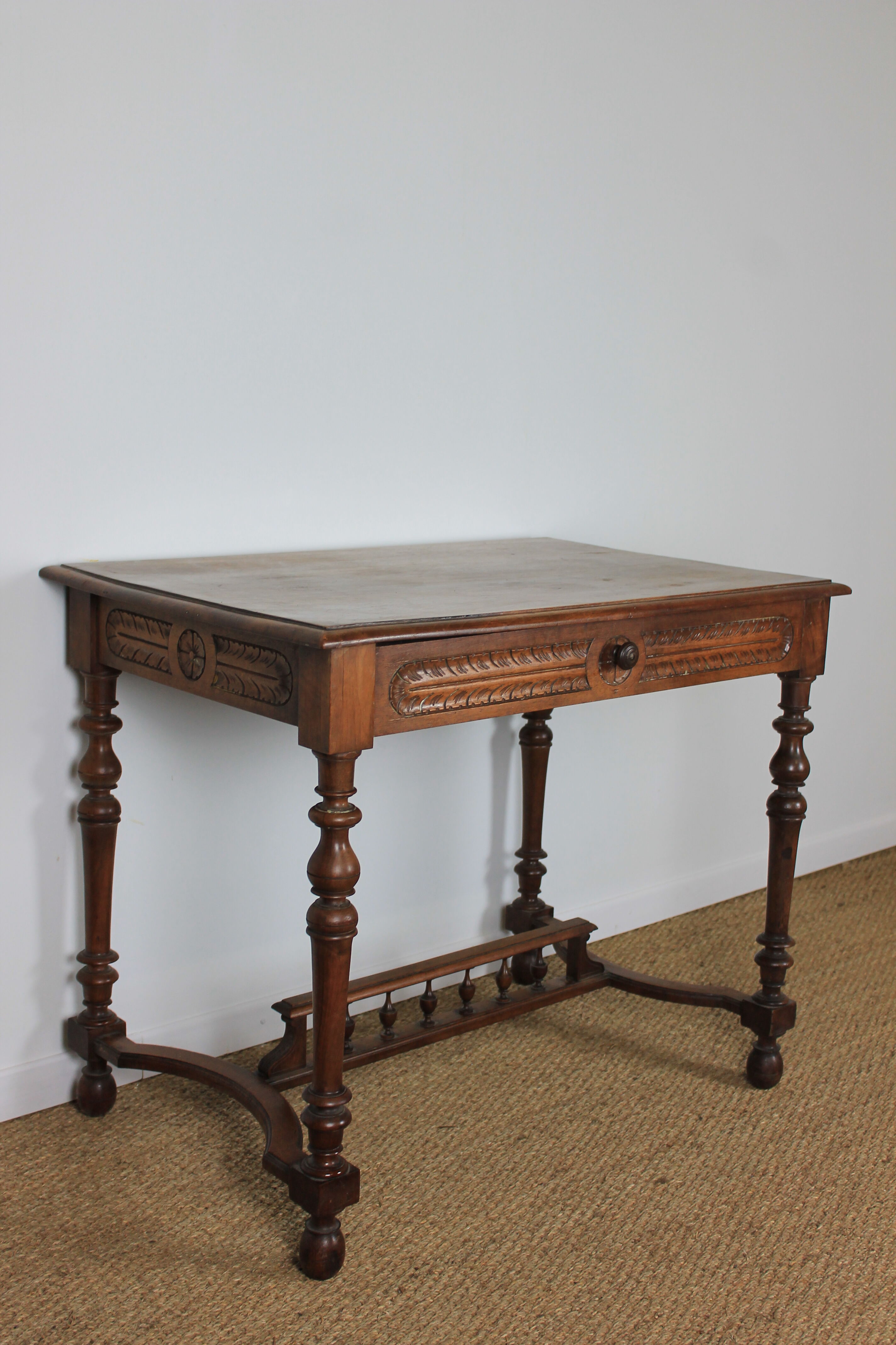 Renaissance desk table