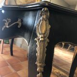 Black-laque desk