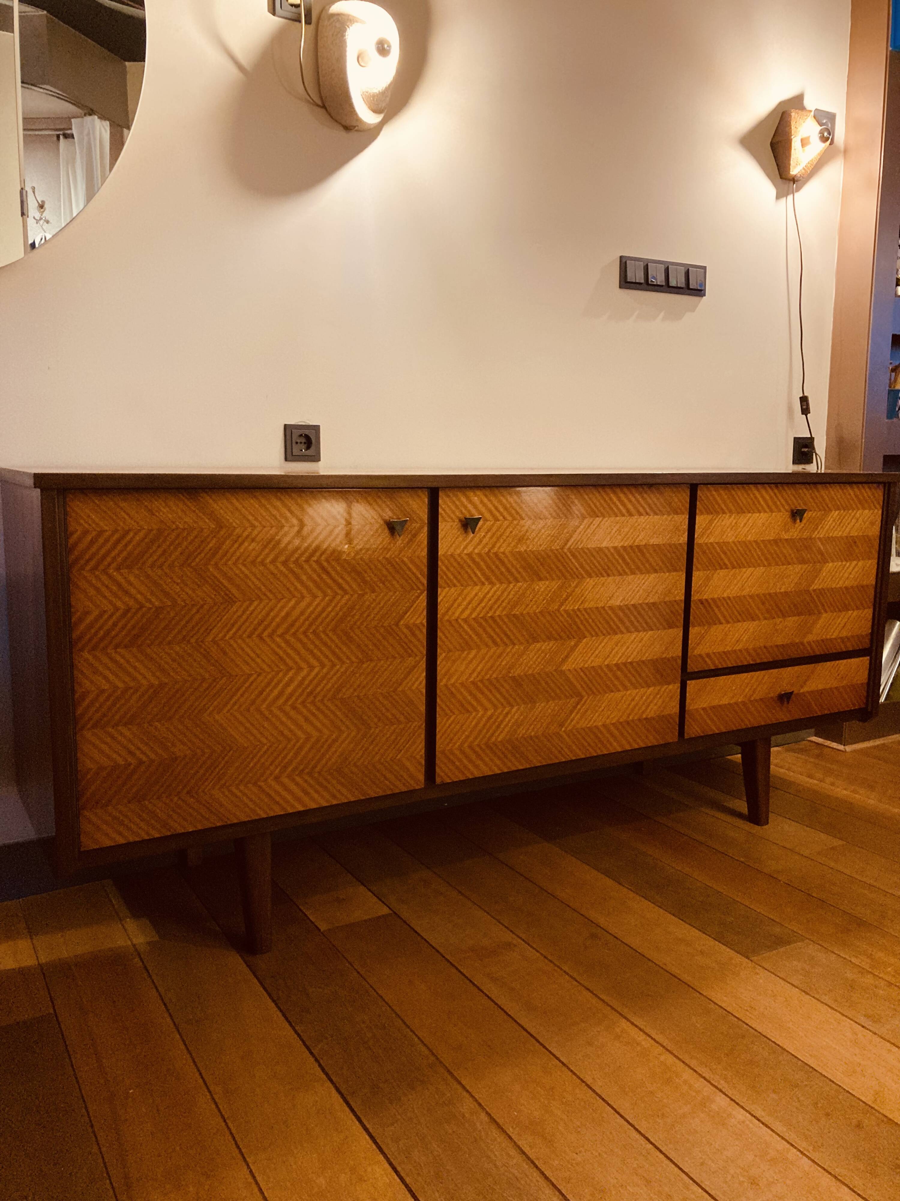 Buffet style années 50, placage teck, laque