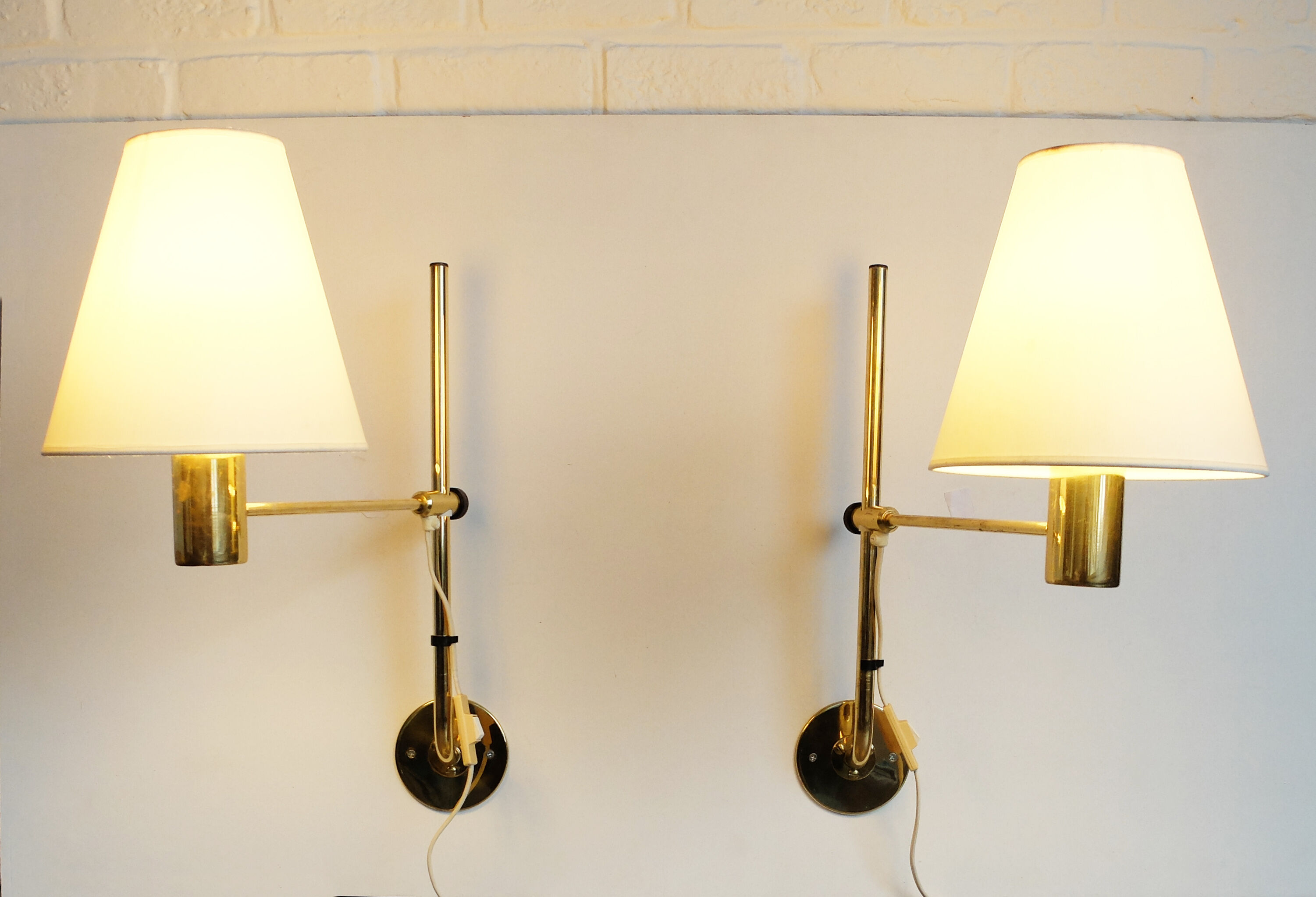 Pair orientable sconces V-393 Hans-Agne Jakobsson for AB Markaryd Sweden, brass