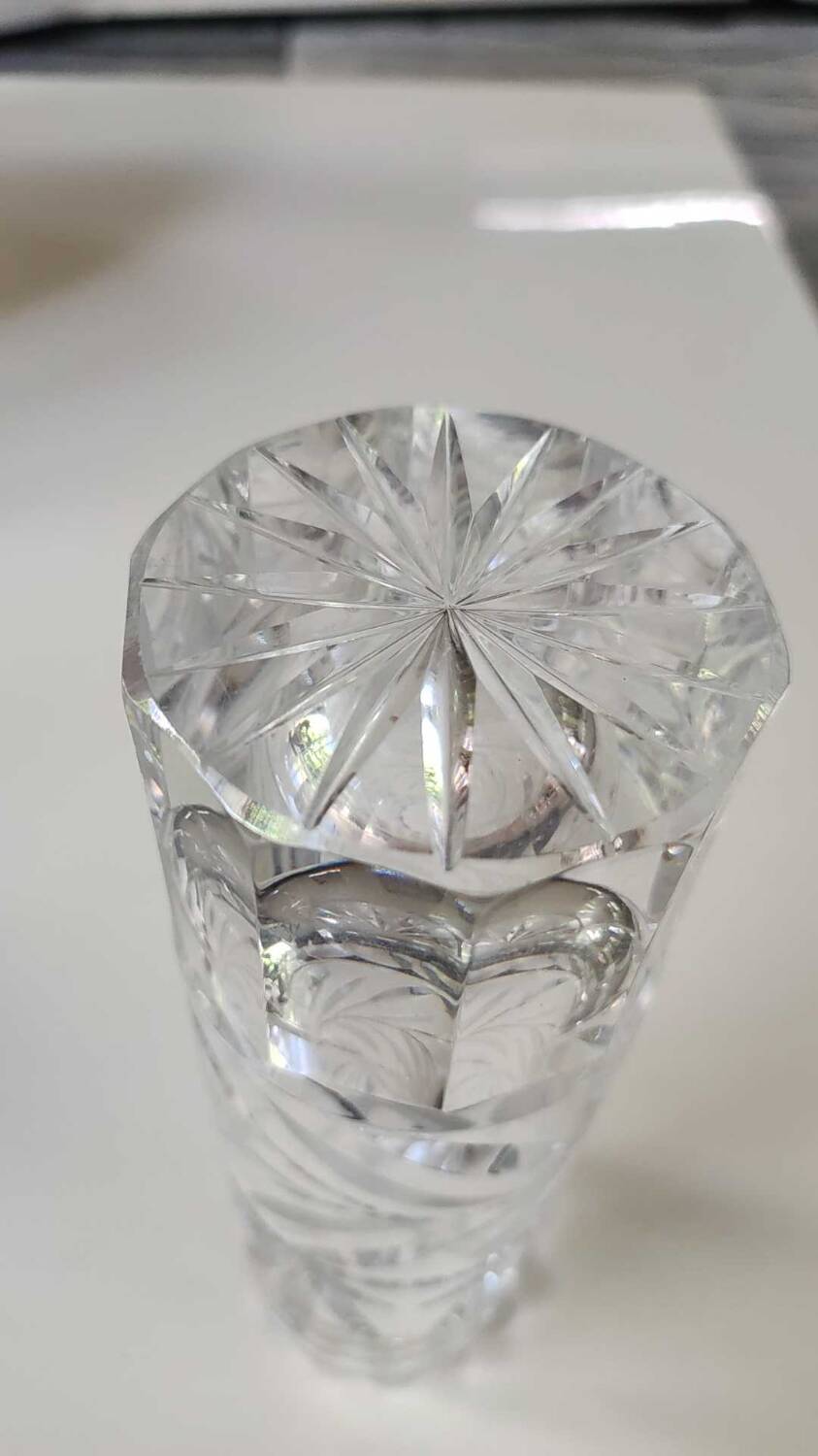 Tubular soliflore vase. In cut crystal. Decorated with frosted leafy motifs. Boho-Chic style. High 20 cm