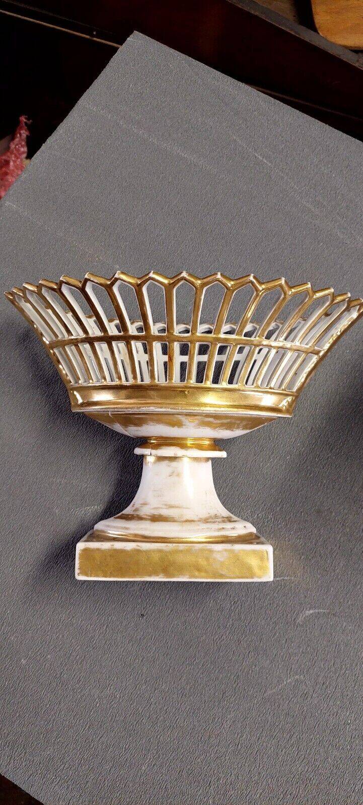 Porcelaine vieille Paris centre de table ajouré doré début XIXe siècle