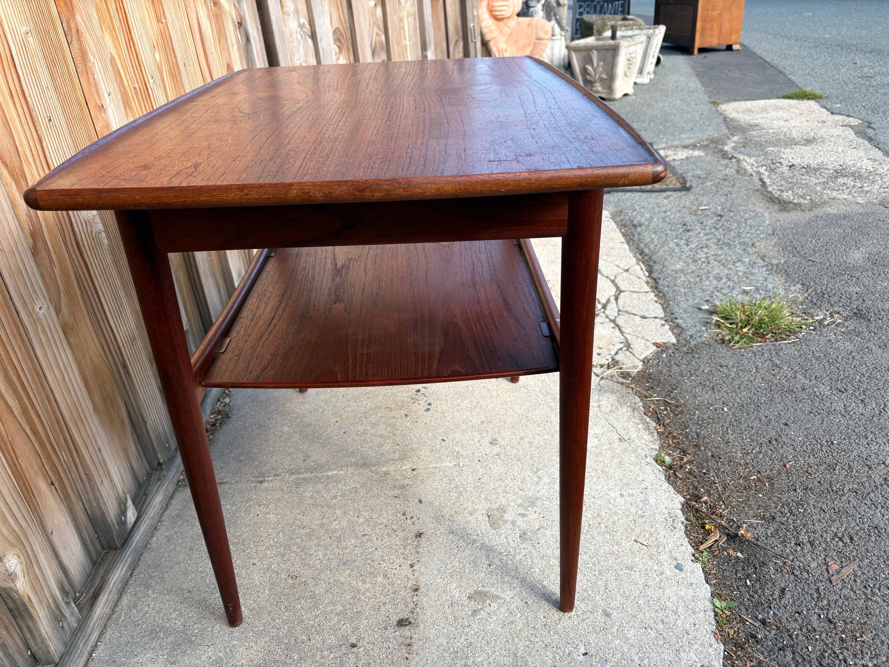 Vintage teak side table – Scandinavian design – 1960s