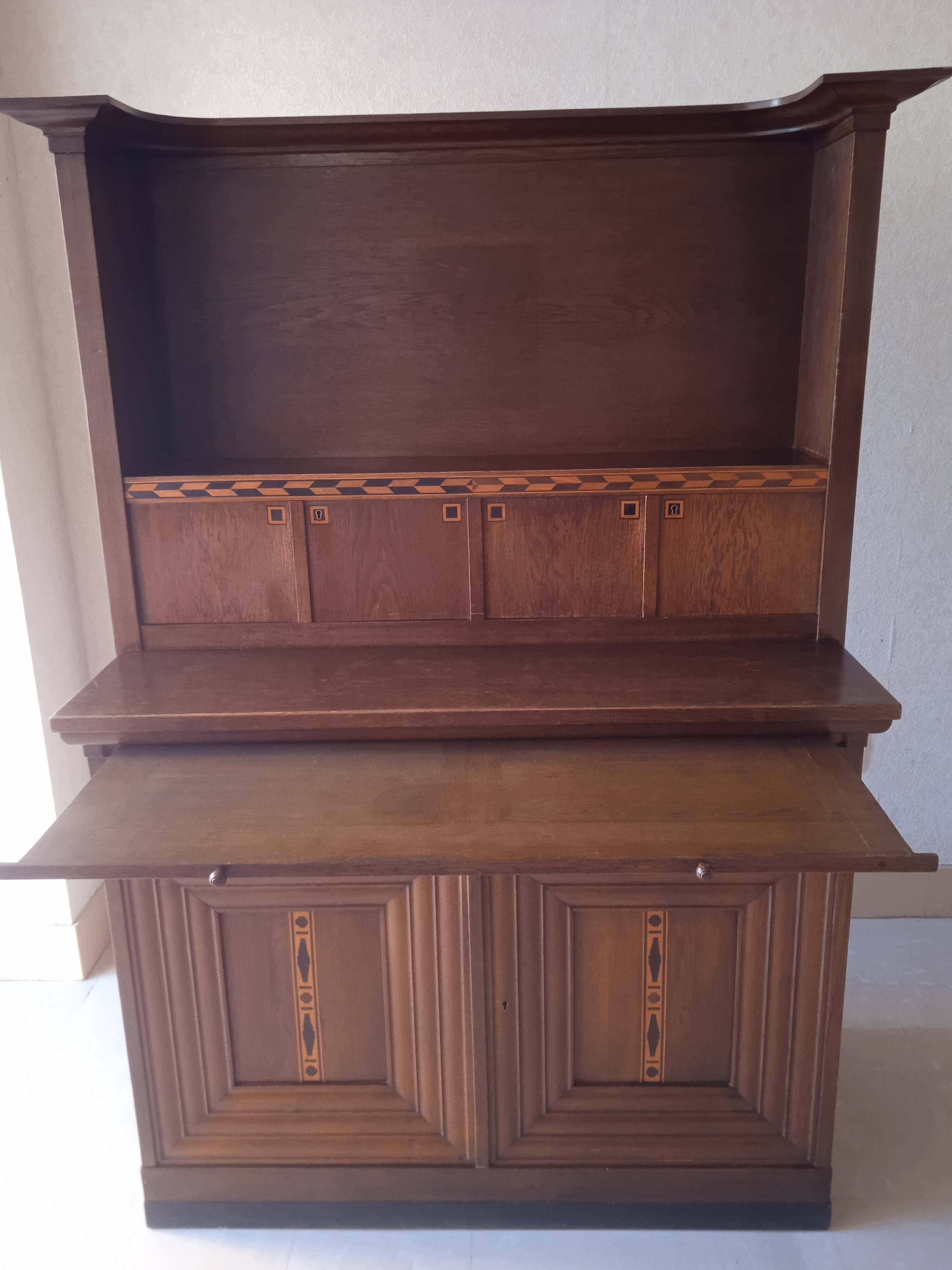 Buffet with a withdrawal system