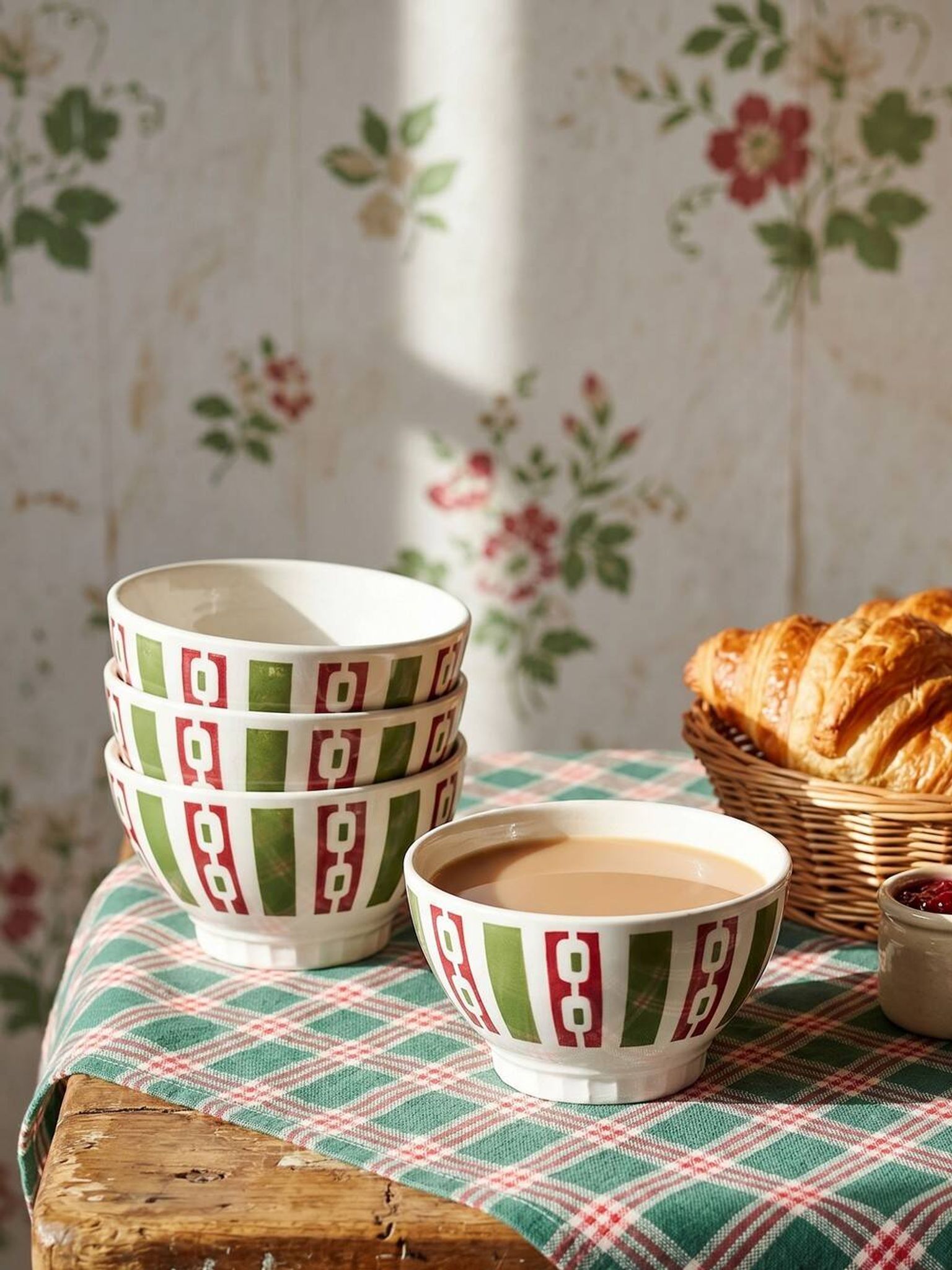 4 coffee bowls made of Badonviller earthenware, Art Deco decor from the vintage 1940s-1950s.