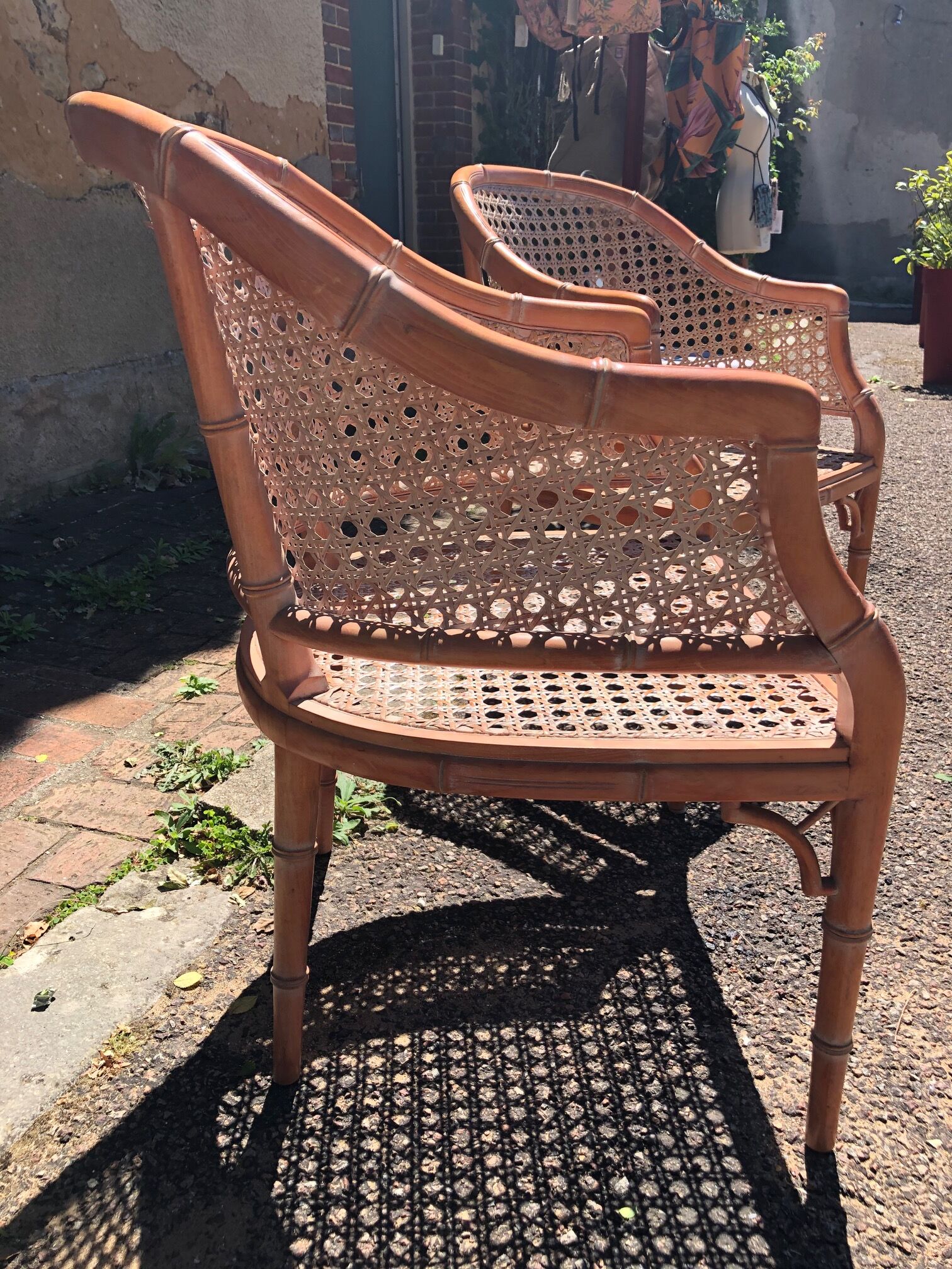 pair of gondola canned armchairs and their new cake