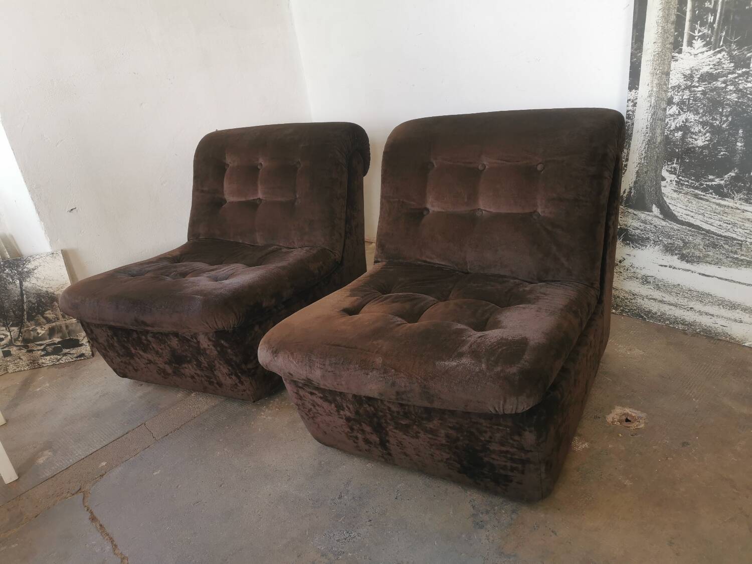 Pair of velvet armchairs from the 70s/80s