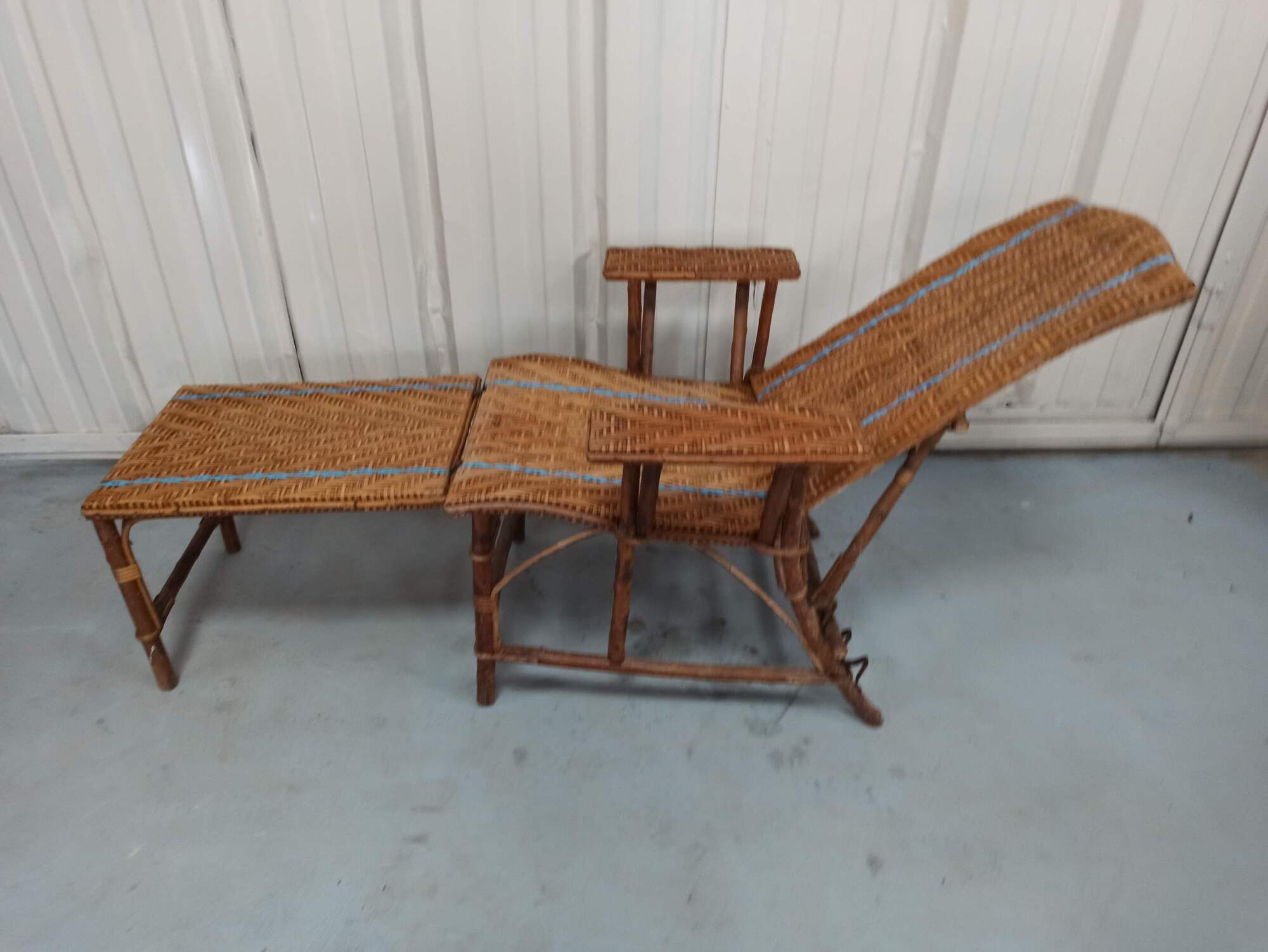 Armchair Sunbathing in wicker rattan wood lounger blue features
