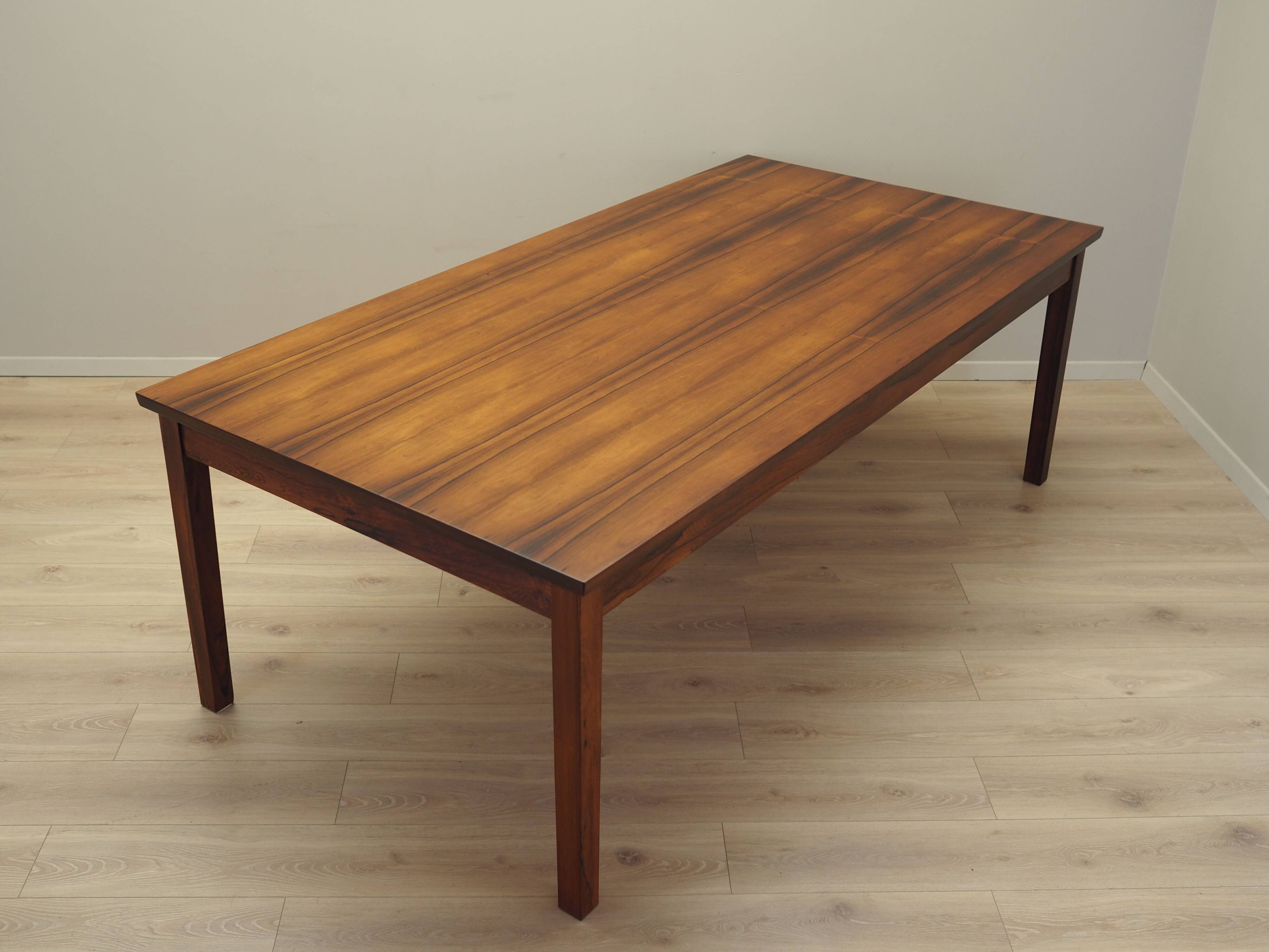 Table en palissandre, design danois, années 1970, production : Danemark