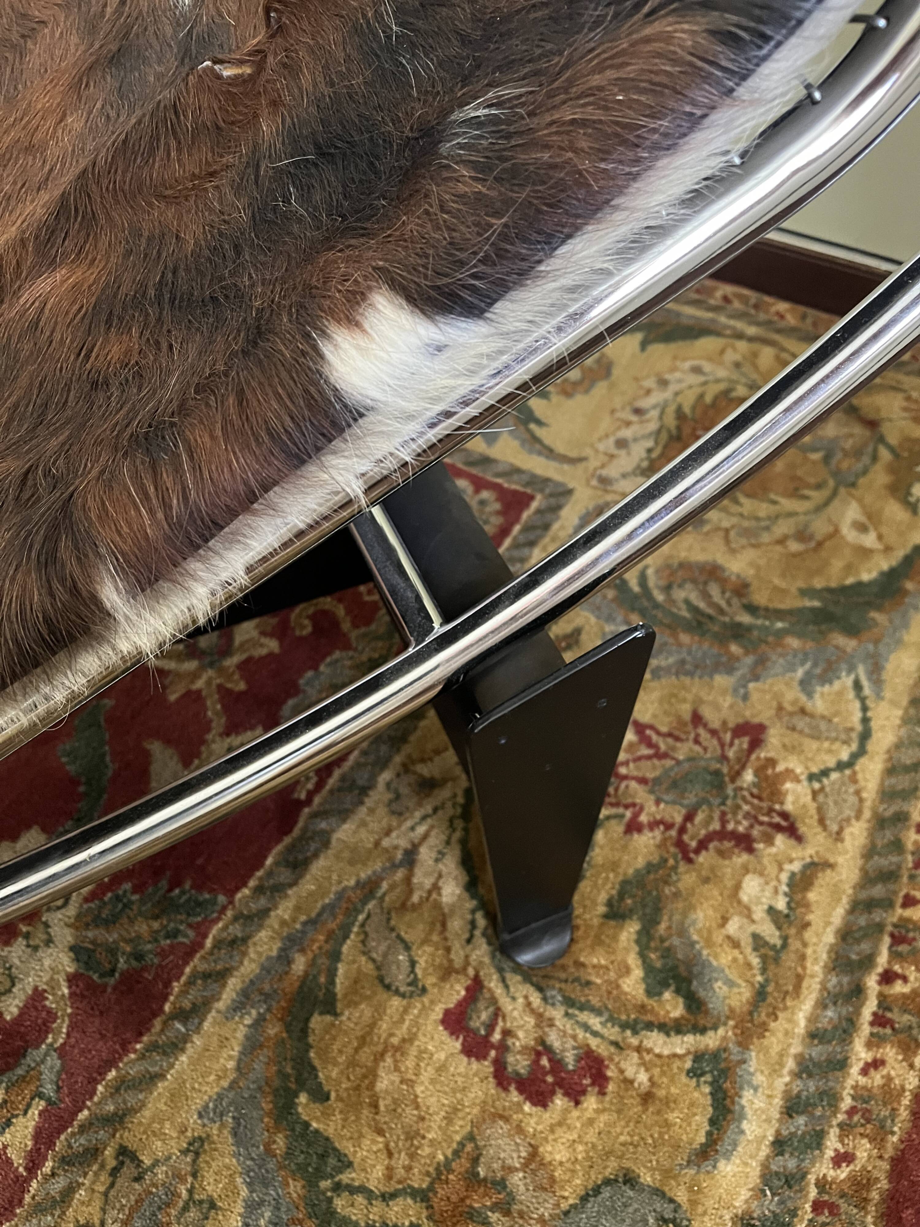 Leather chaise longue