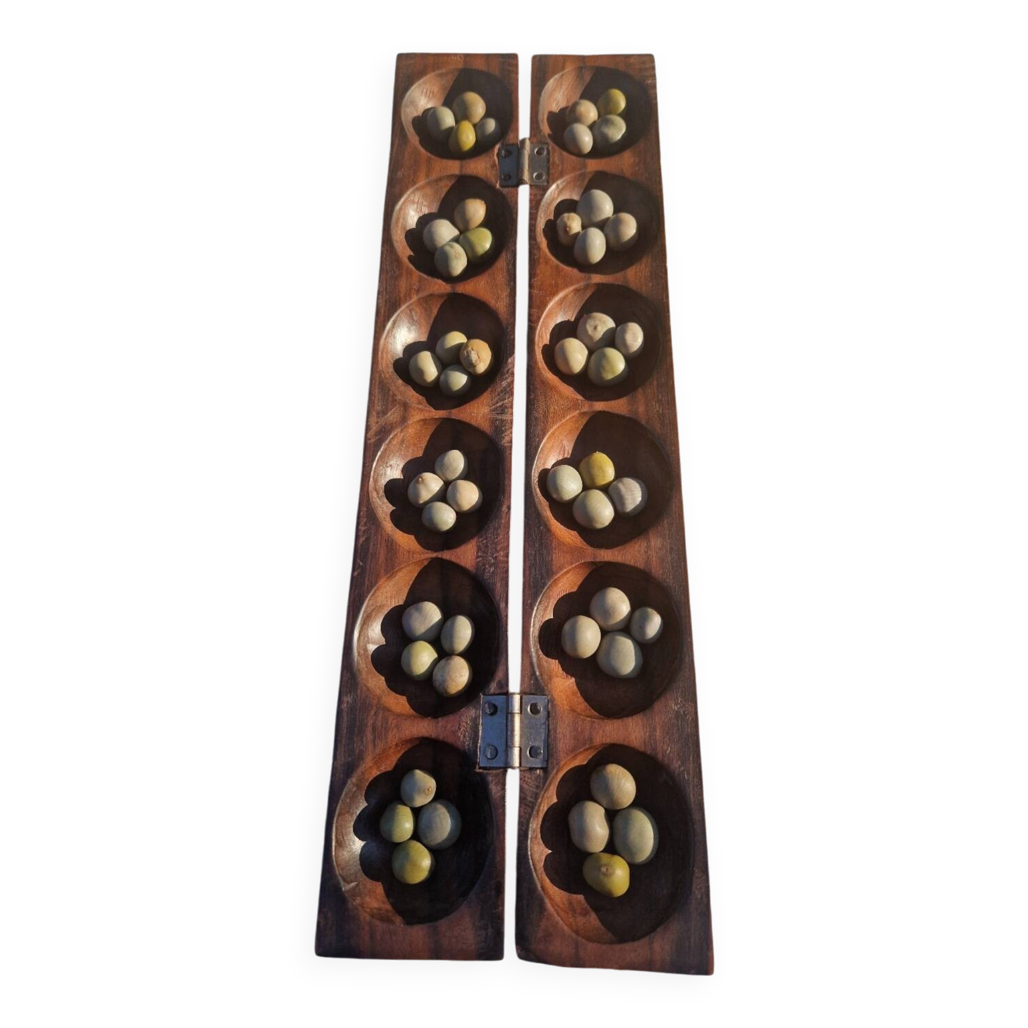 Jeu Awalé africain vintage en bois avec ses 48 graines