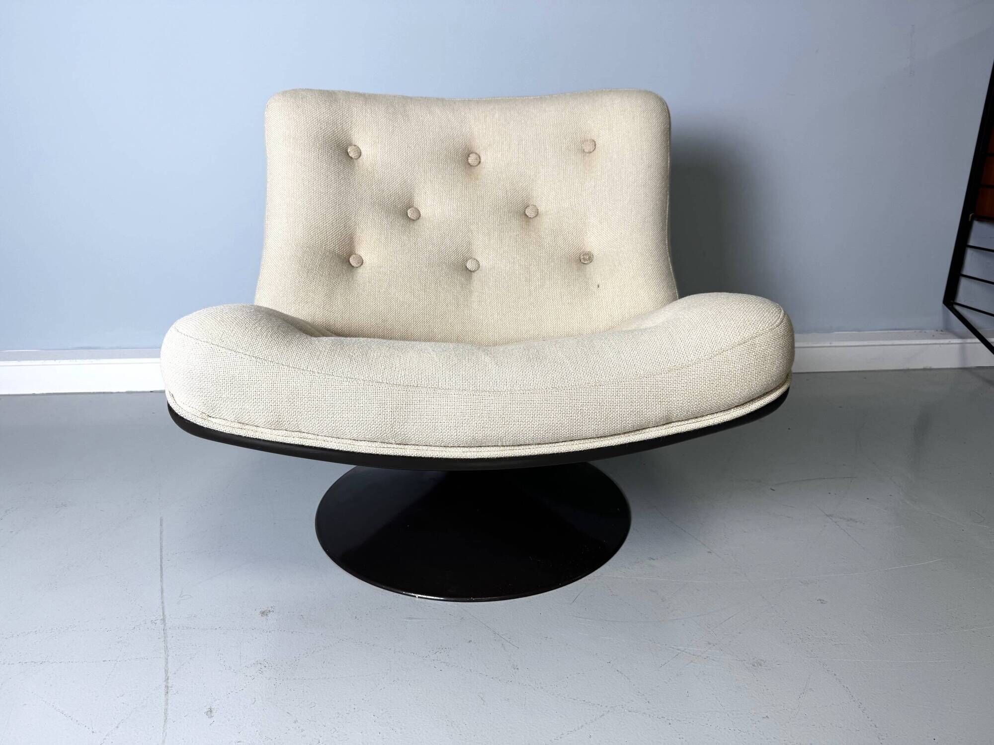 Artifort F976 swivel chair by Geoffrey Harcourt for Artifort