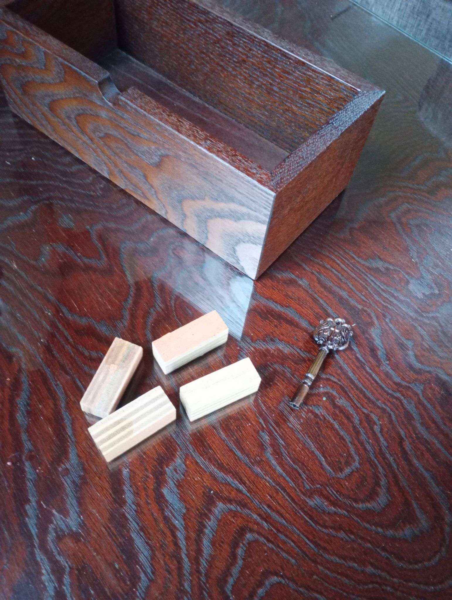 Authentic Japanese furniture – Handcrafted Tansu from Shizuoka with secret compartment