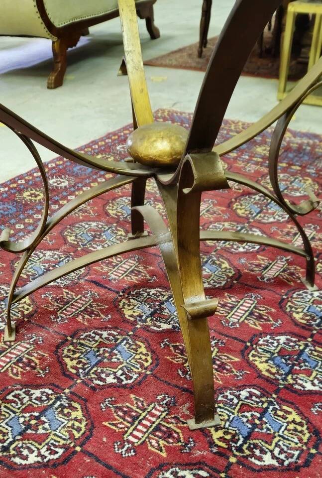 Grande table a manger / table design 1970 en métal doré et verre – XXe