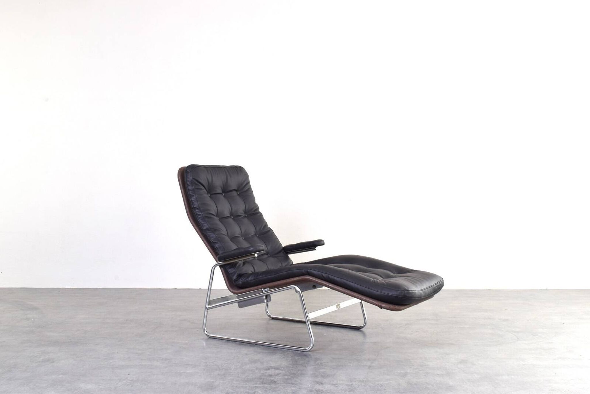 Bauhaus Leather and Chrome Model Fenix Chaise Longue by Sam Larsson for Dux