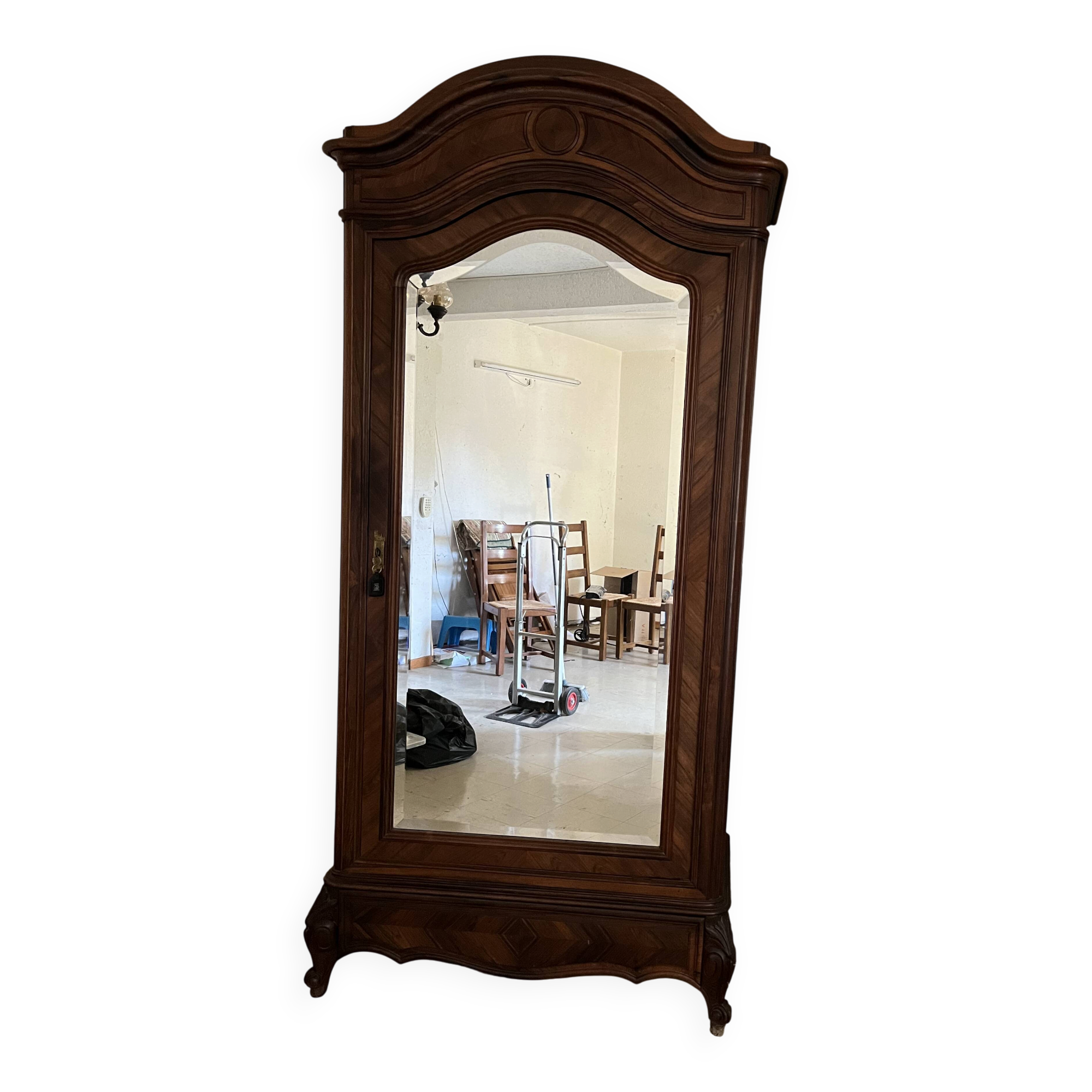 Armoire ancienne en bois massif avec miroir – style Louis XV – belle pièce