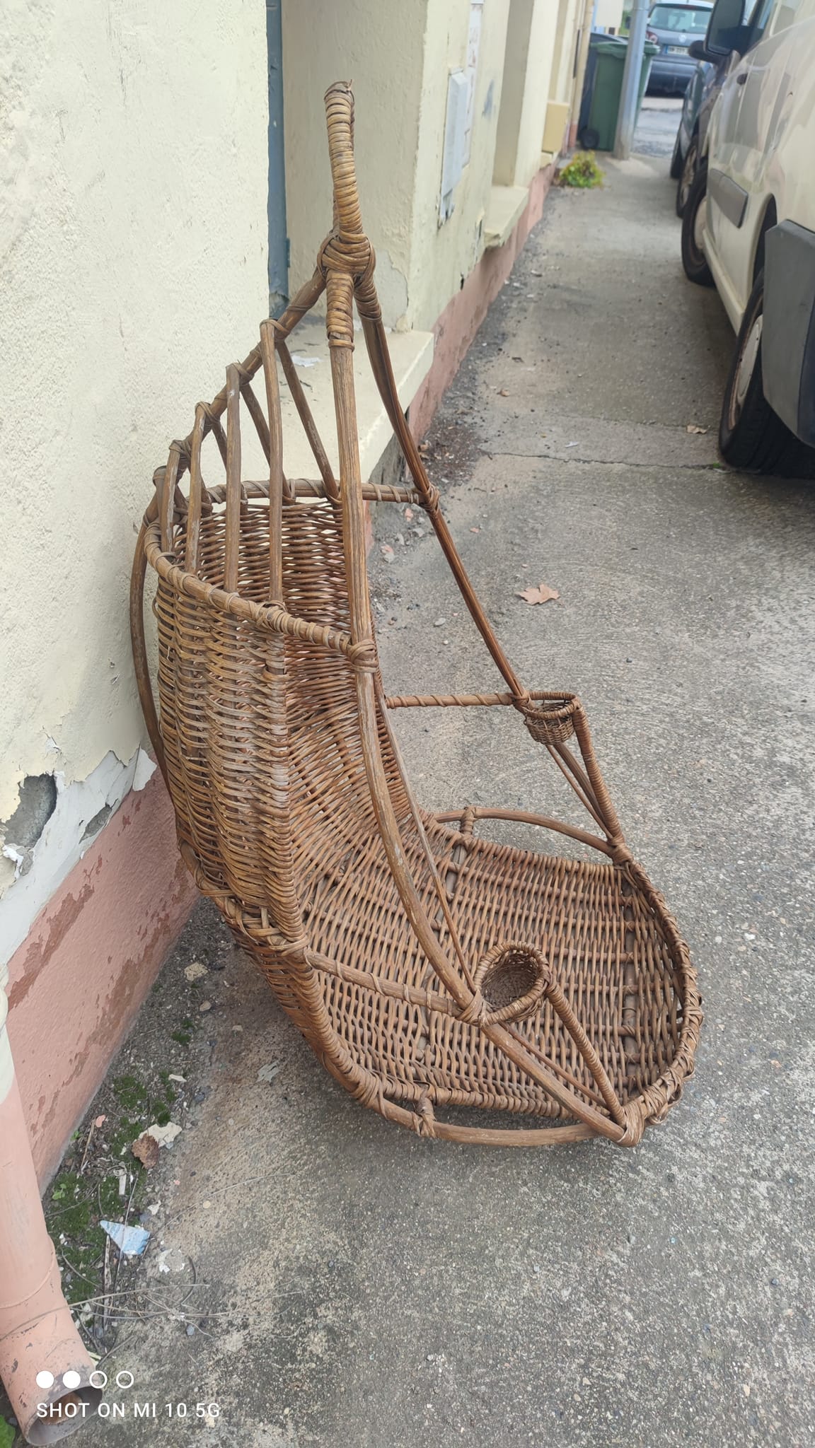 Rattan hanging egg chair