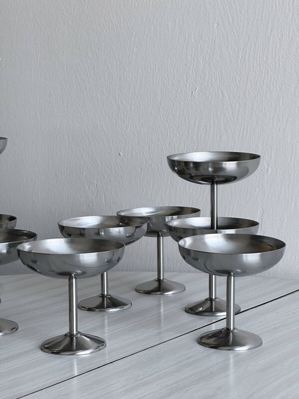 10 coupelles sur pied en inox