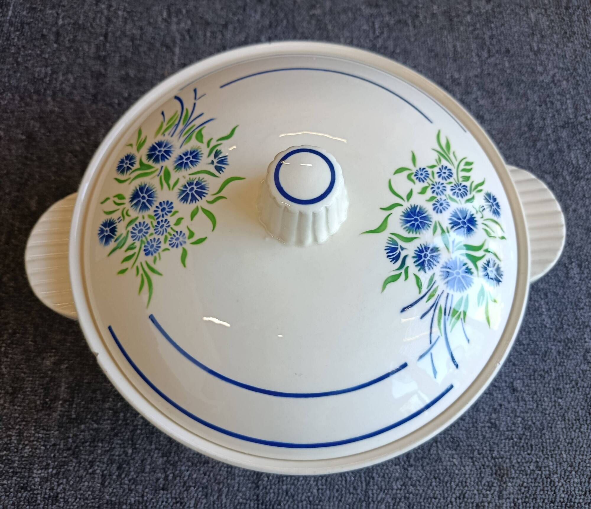 Grand table service Francine, Faïencerie de Badonviller, early 20th century.
