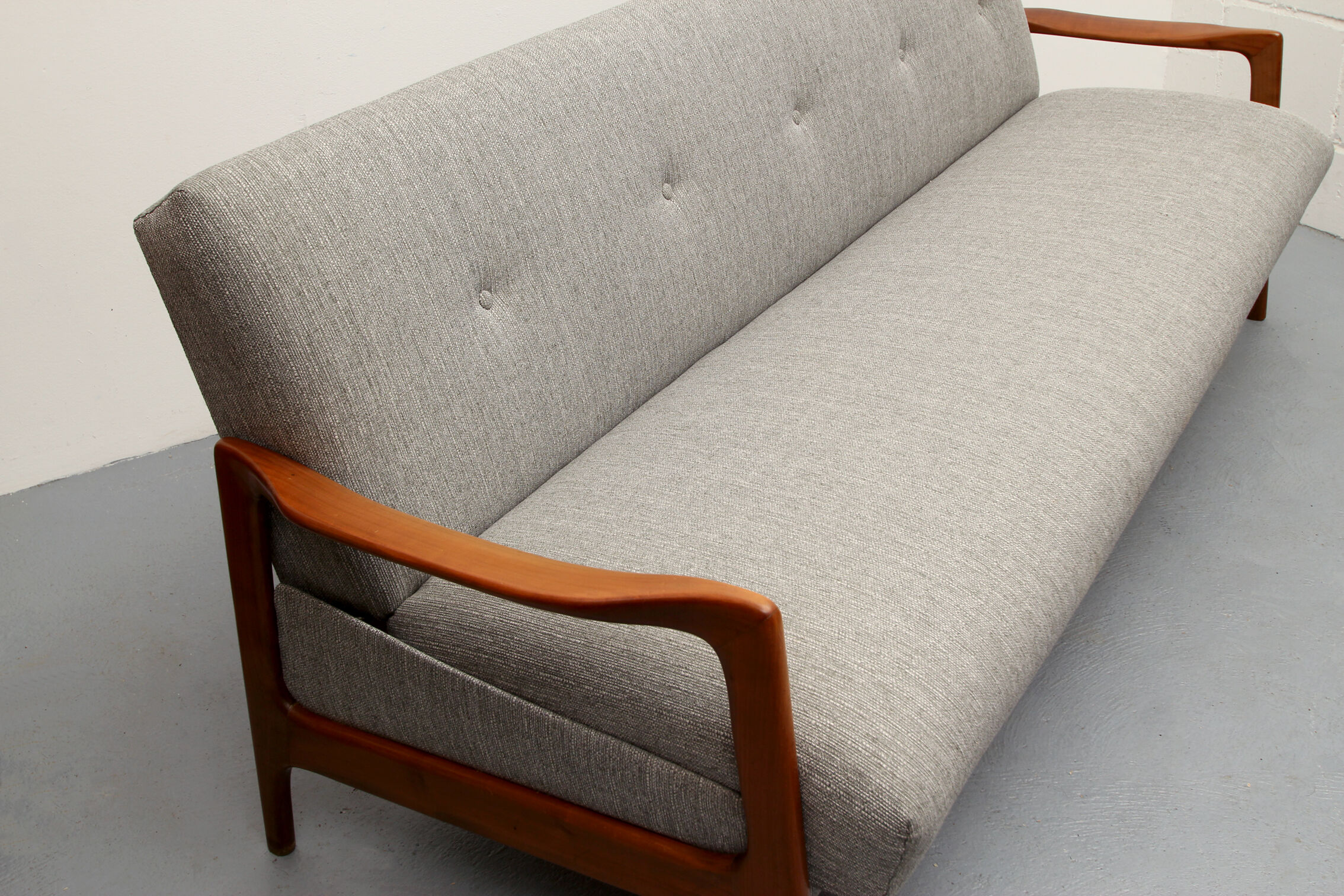 1960s sofa/daybed convertible in cherrywood