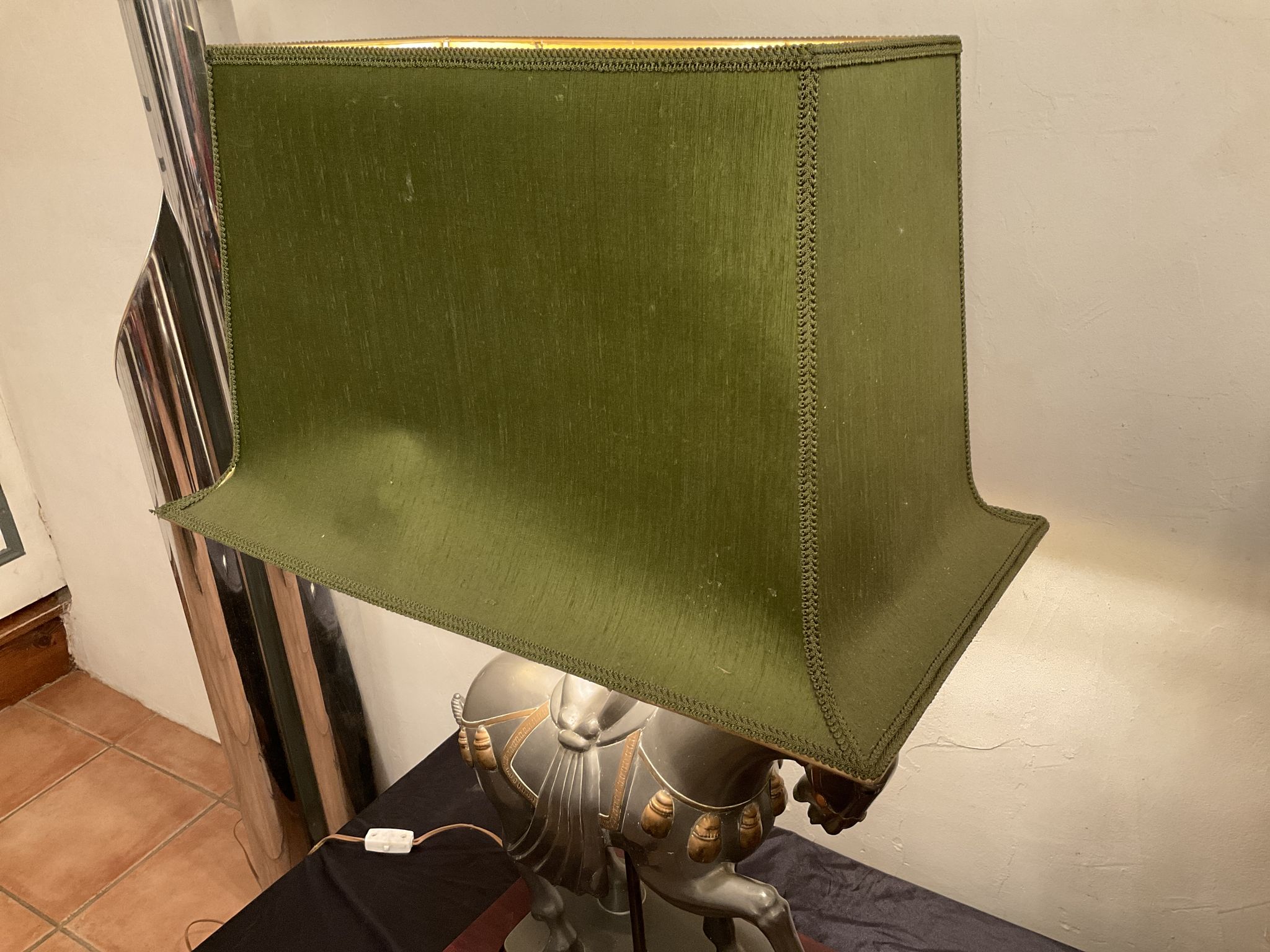 Lampe vintage cheval  en étain