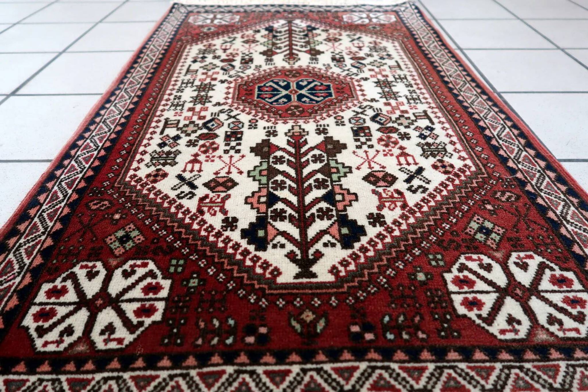 Handmade vintage Persian Gashkai rug 62cm x 105cm, 1960s