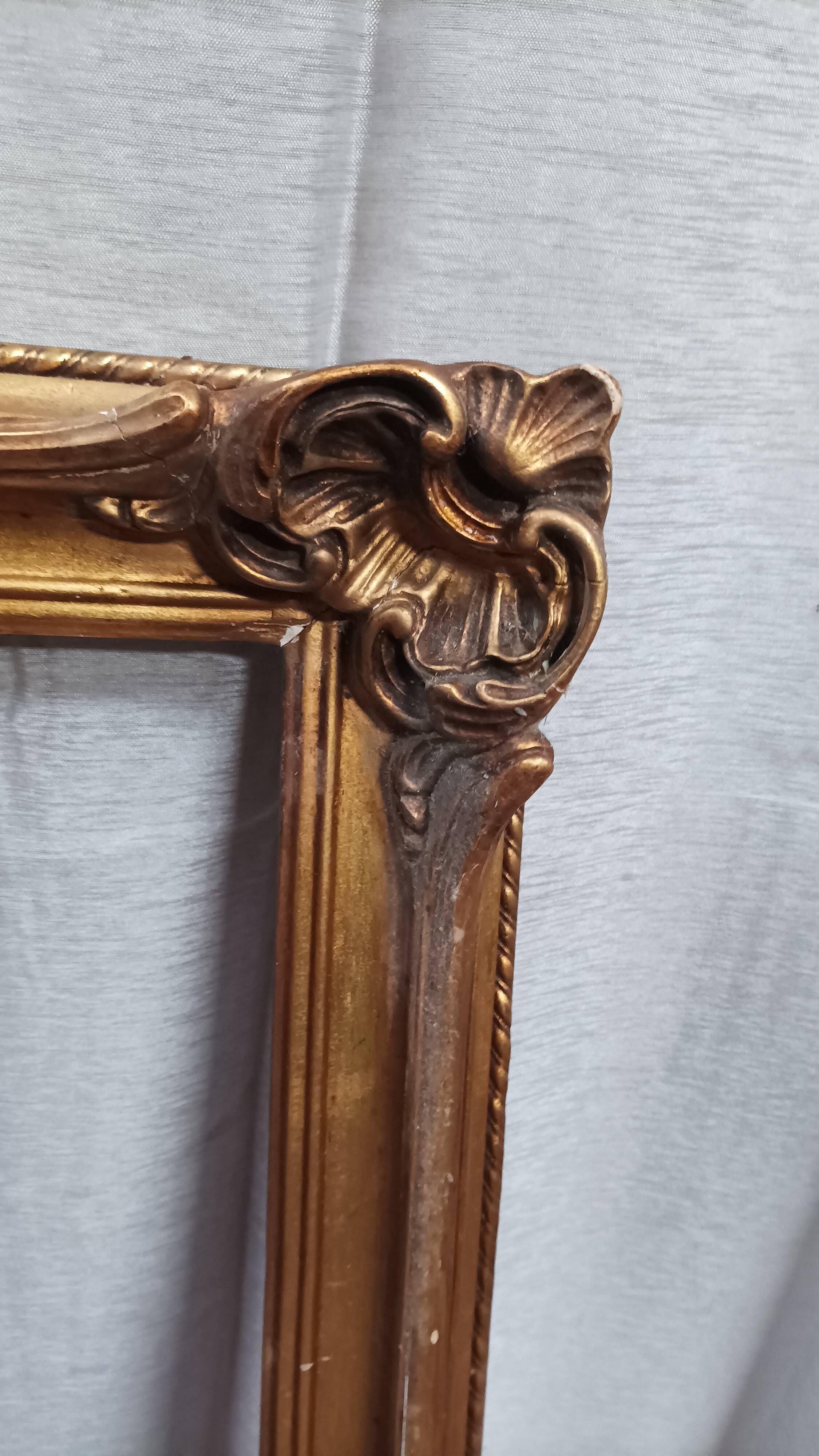 Old frame in wood and gilded stucco