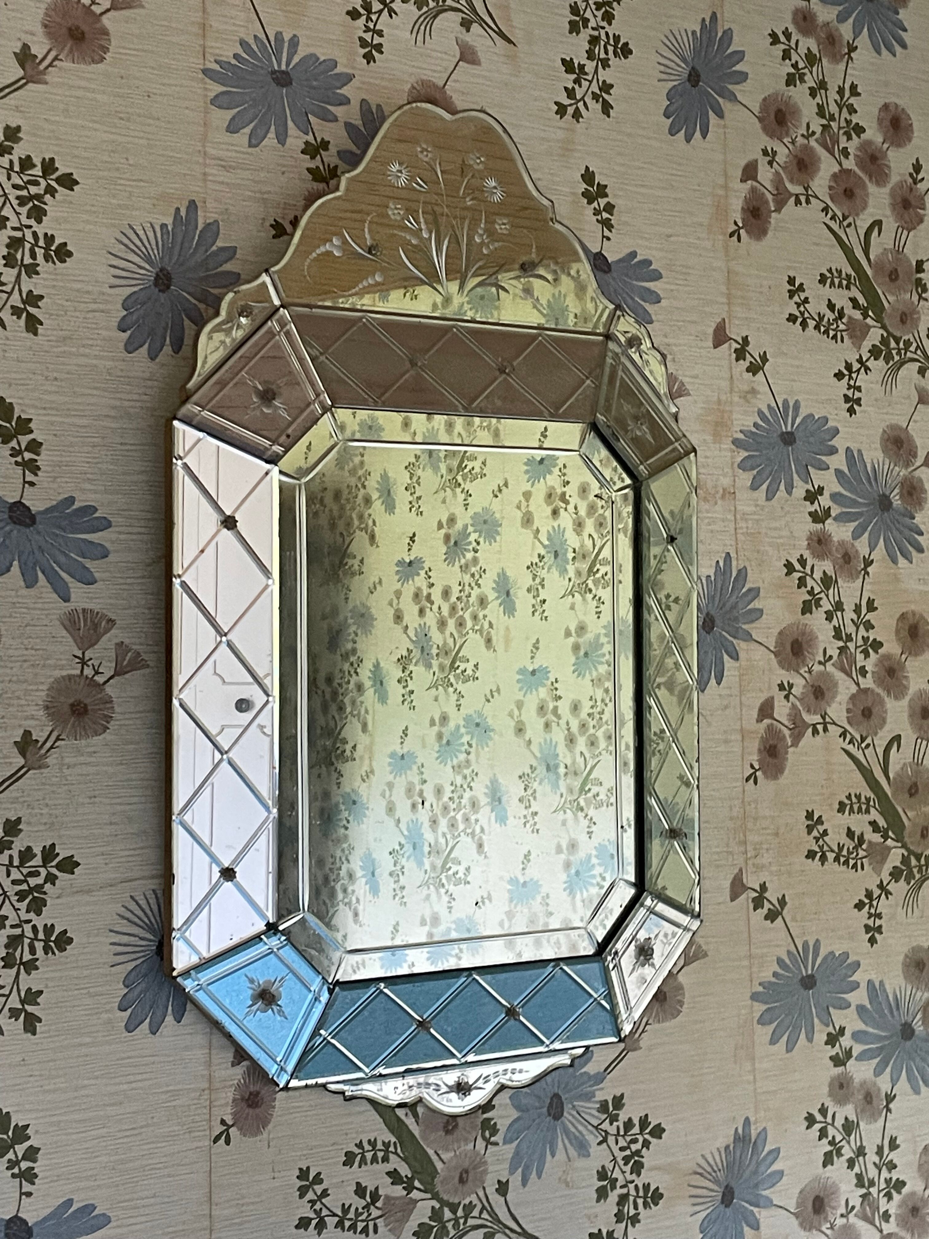 Venetian mirror with pareclose 19th / 20th century Height 80 cm