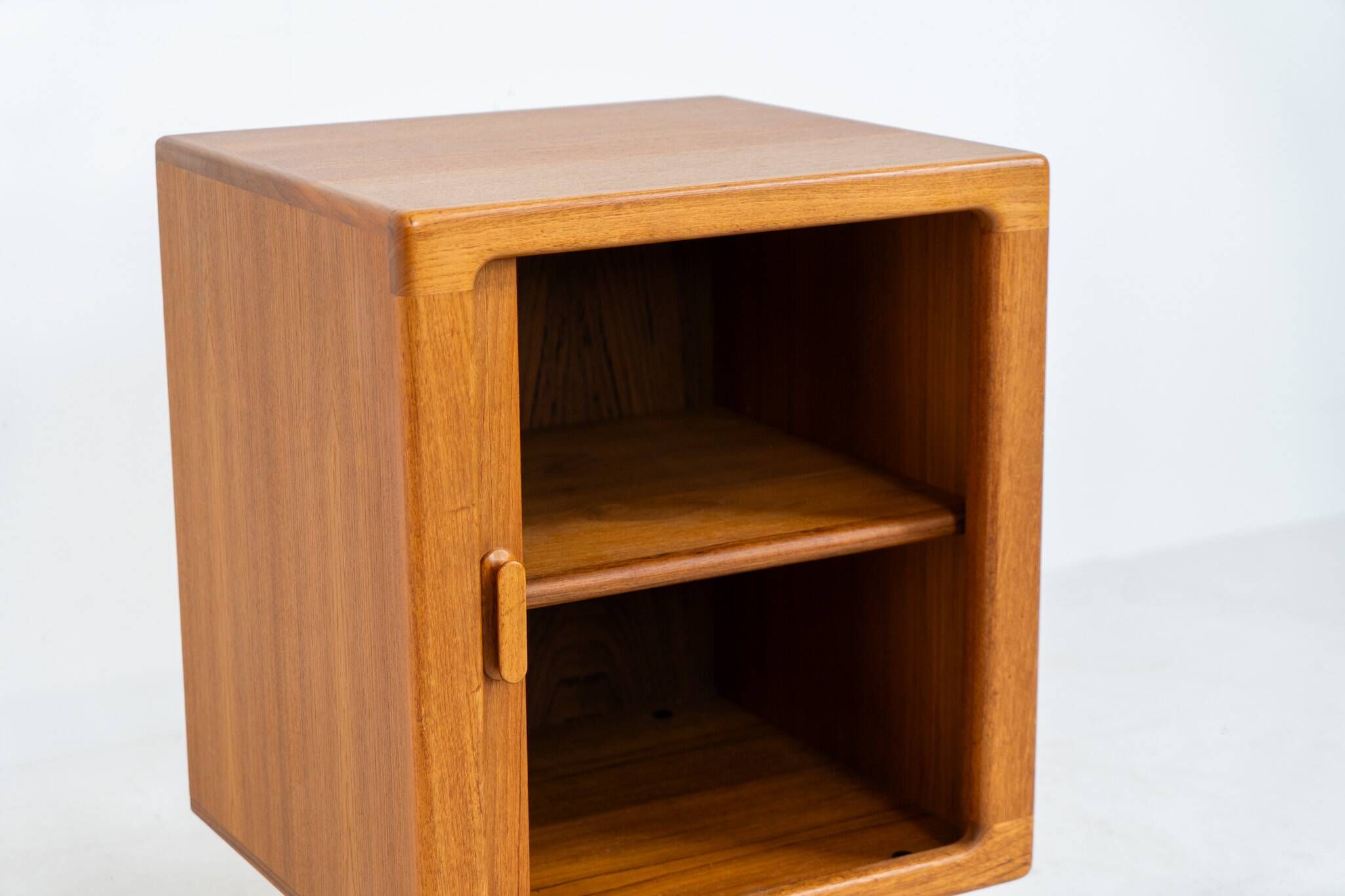 Cabinet avec porte tambour par CFC Silkeborg