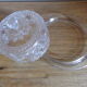 Cloche en verre ciselé et son plat