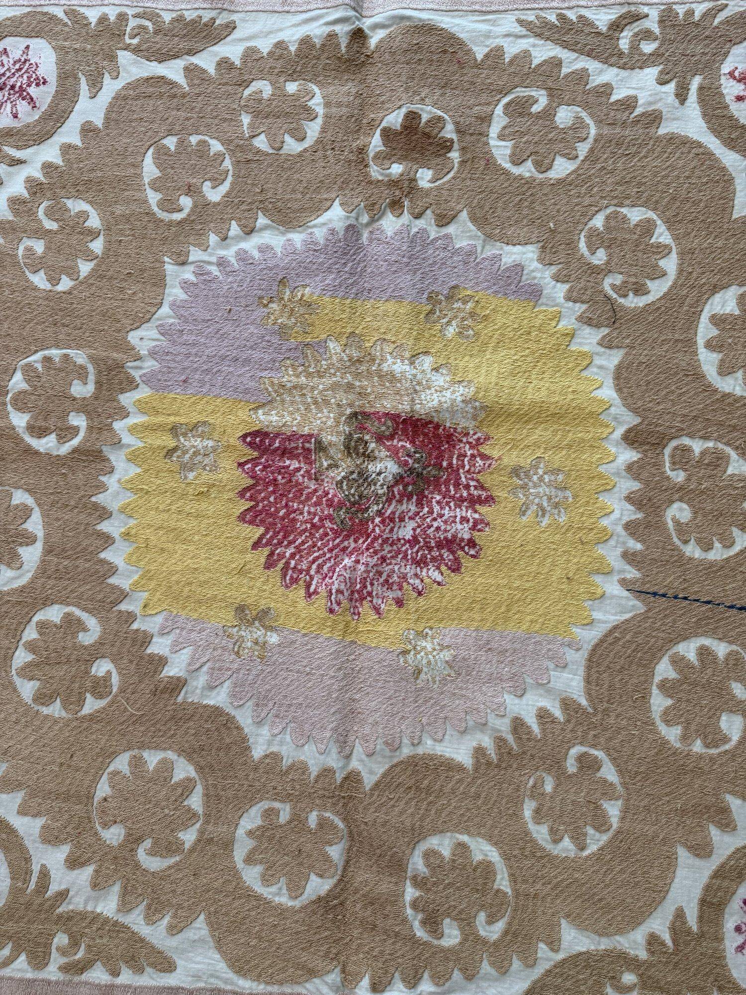 Nappe brodée à la main vintage 123x125 cm