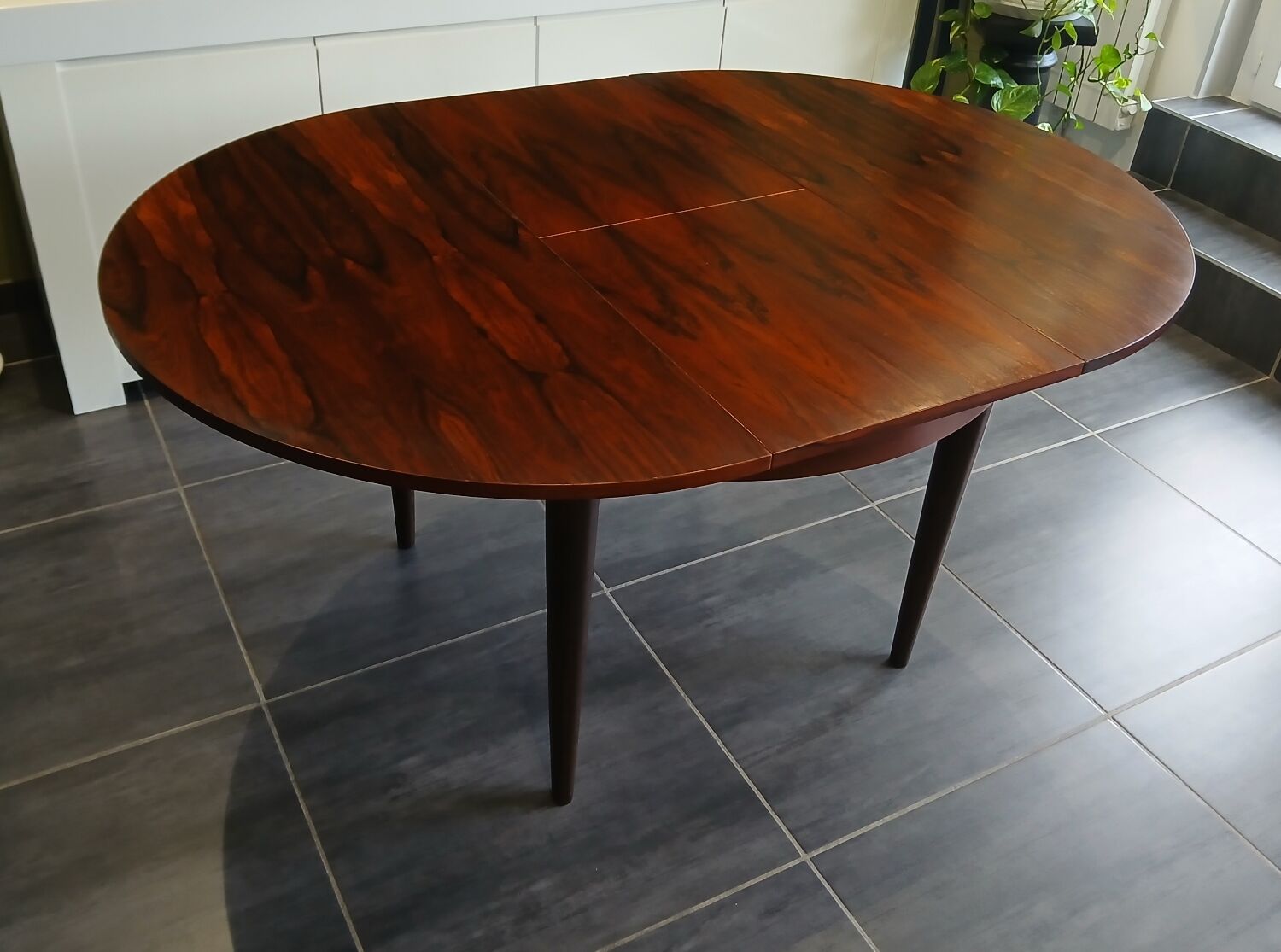Scandinavian extendable round table in Rio rosewood, 1970s