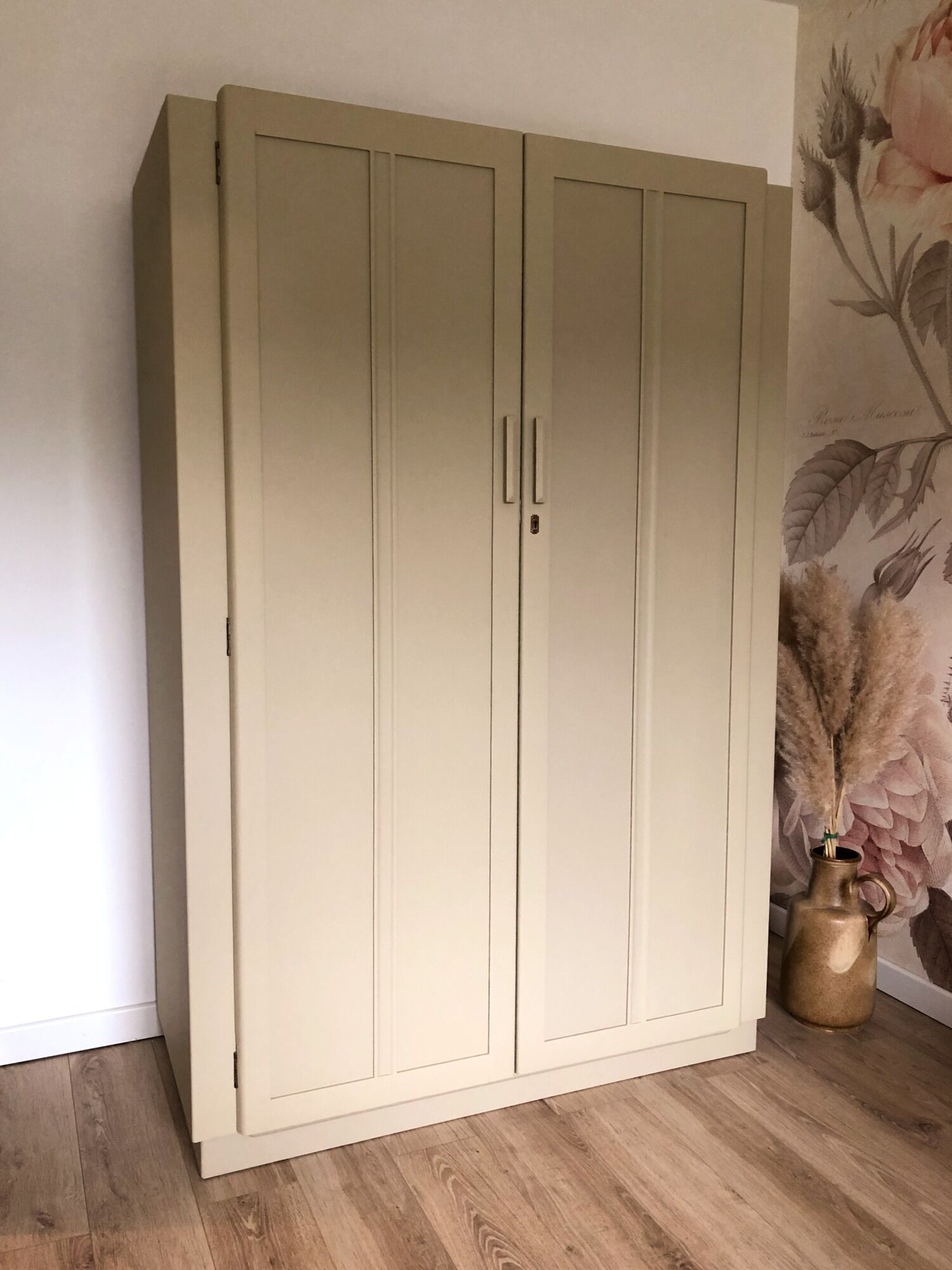 English wardrobe from the 50s/60s, restyled in Crème d'Artichaut