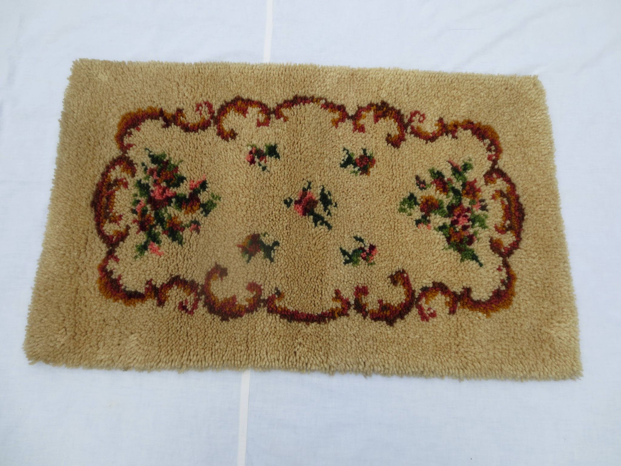Tapis descente de lit en haute laine fait main 110x70cm