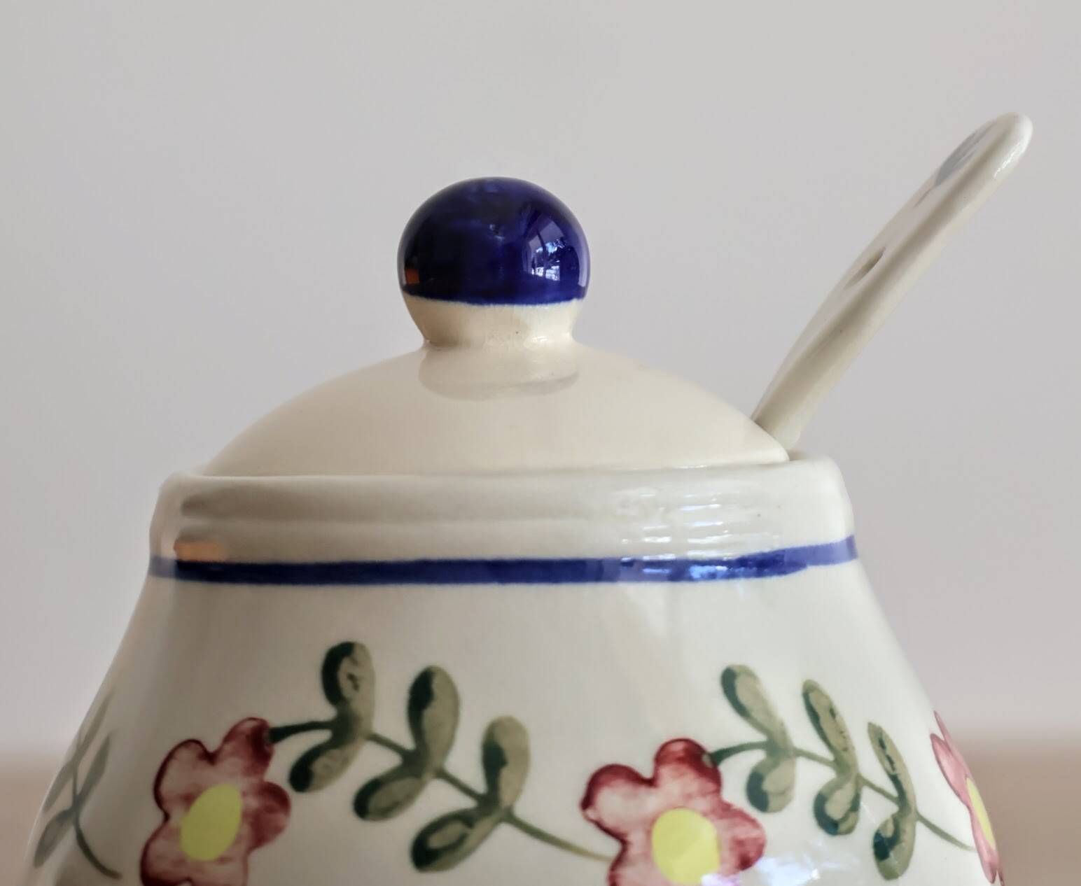 Ceramic jam pot with floral decoration