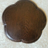 Plateau ancien polylobé en bois verni avec motif chevalerie